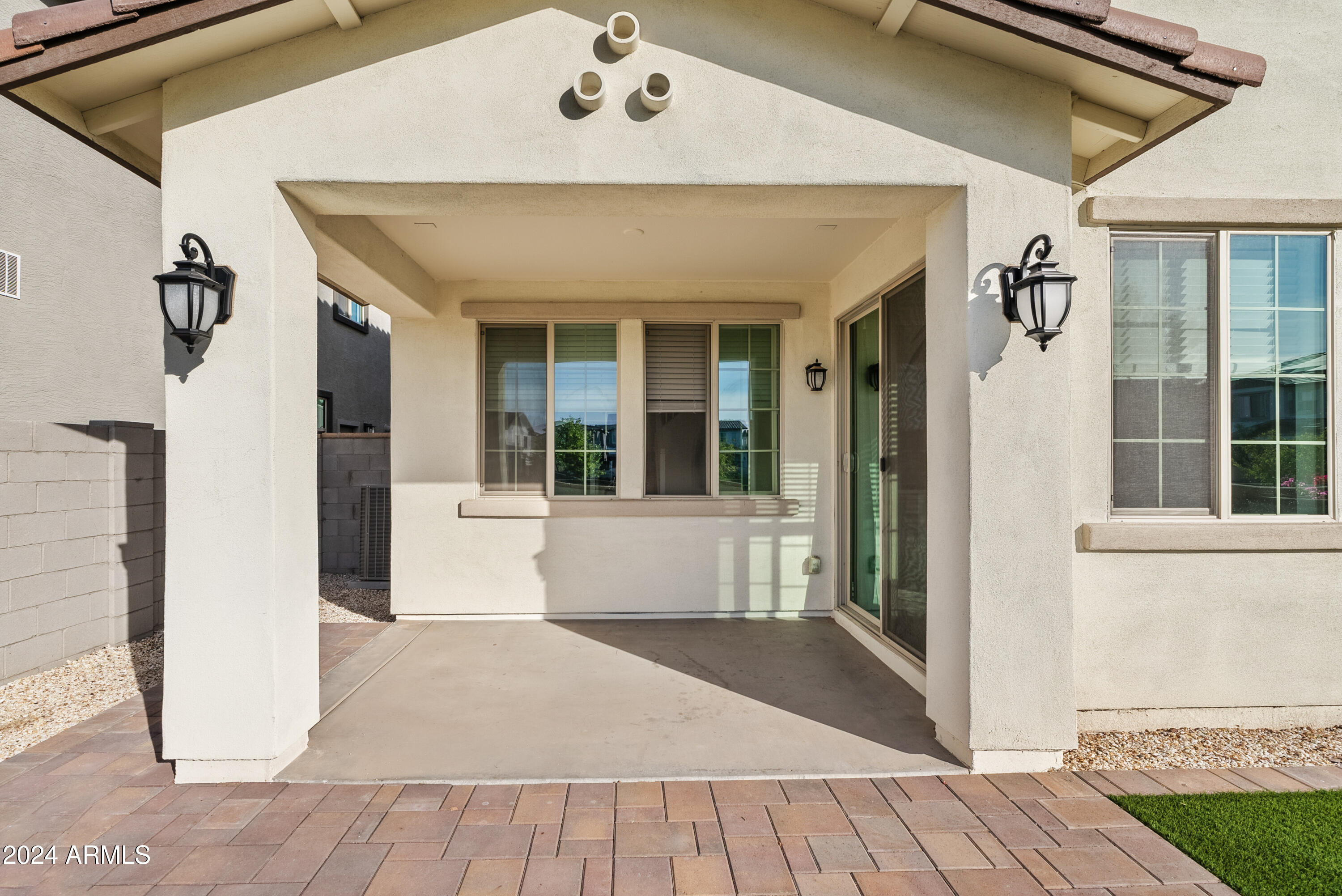 9415 E SUPERNOVA Drive