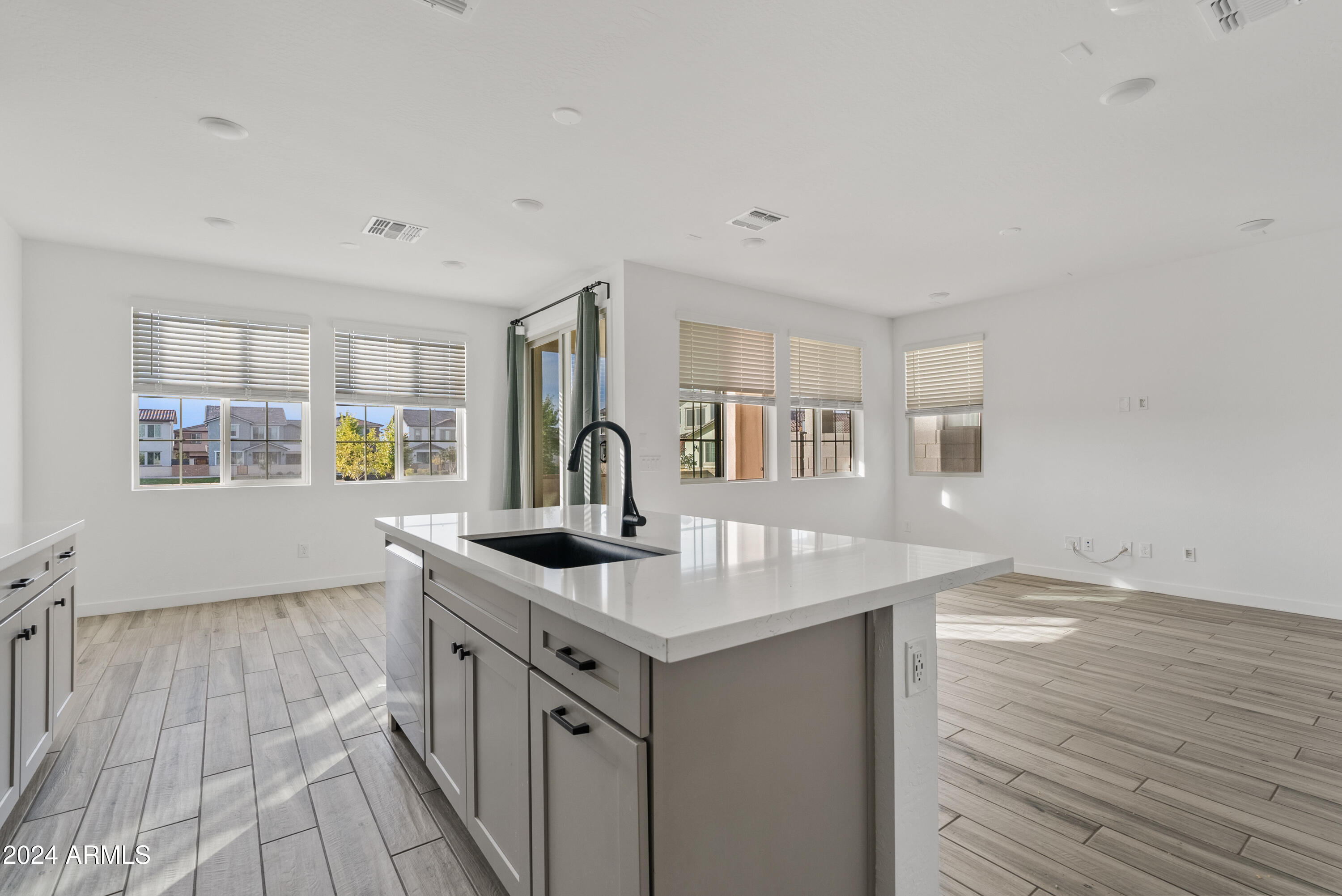 9415 E SUPERNOVA Drive