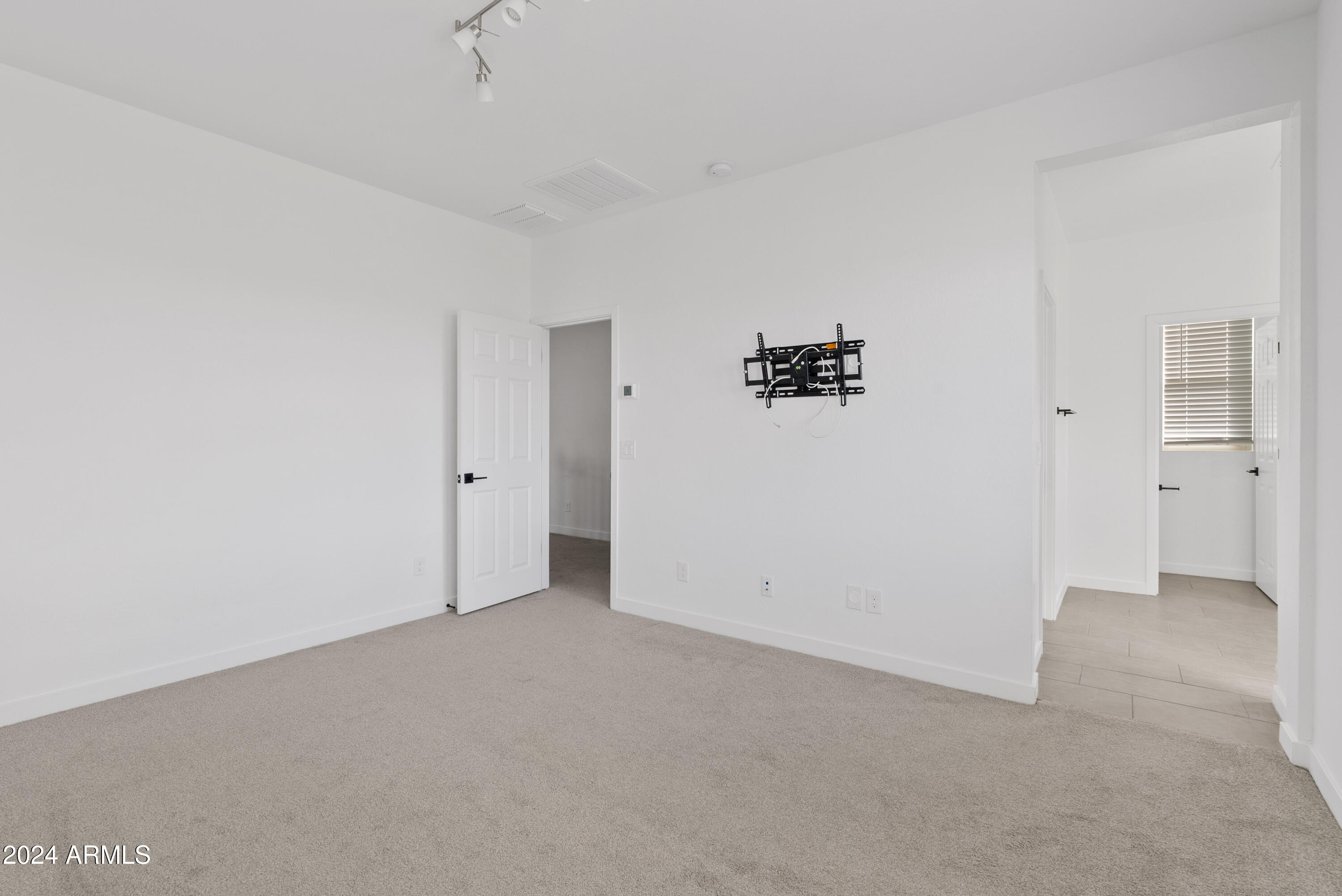 9415 E SUPERNOVA Drive