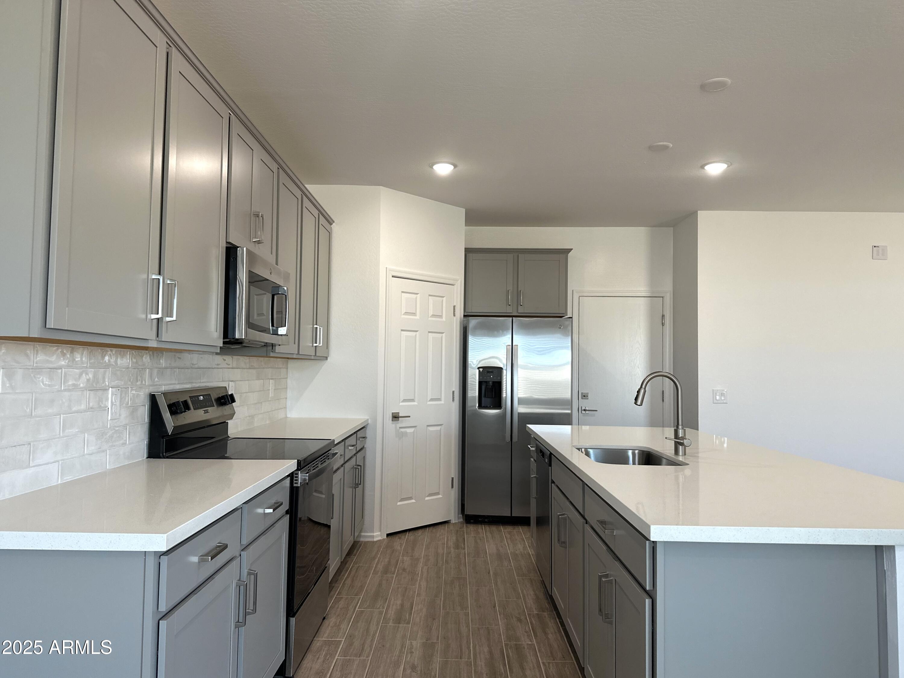 24126 W SUNLAND Avenue