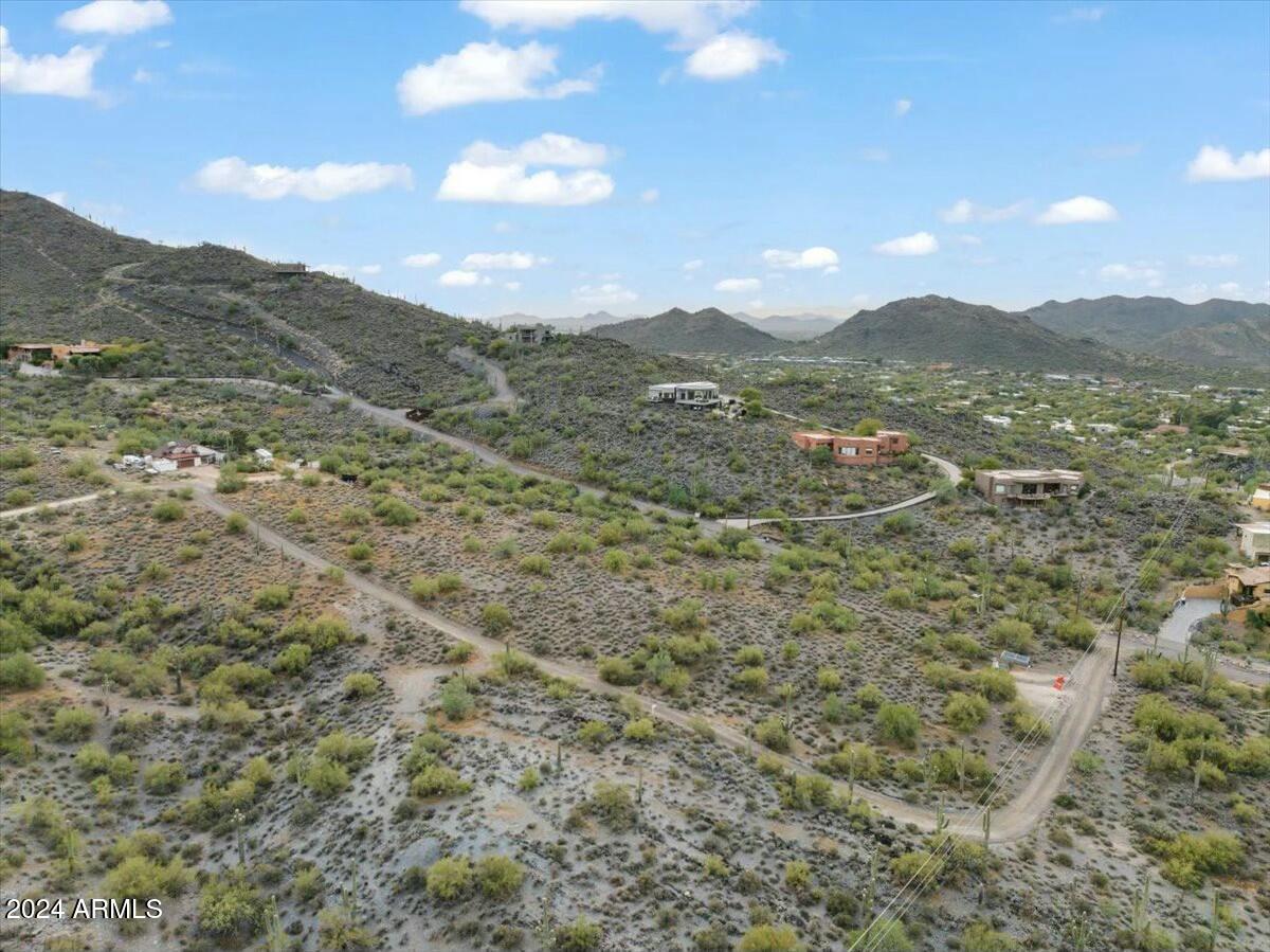 37751 N School House Road Unit: -