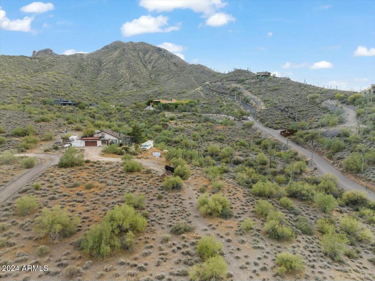 37751 N School House Road Unit: -