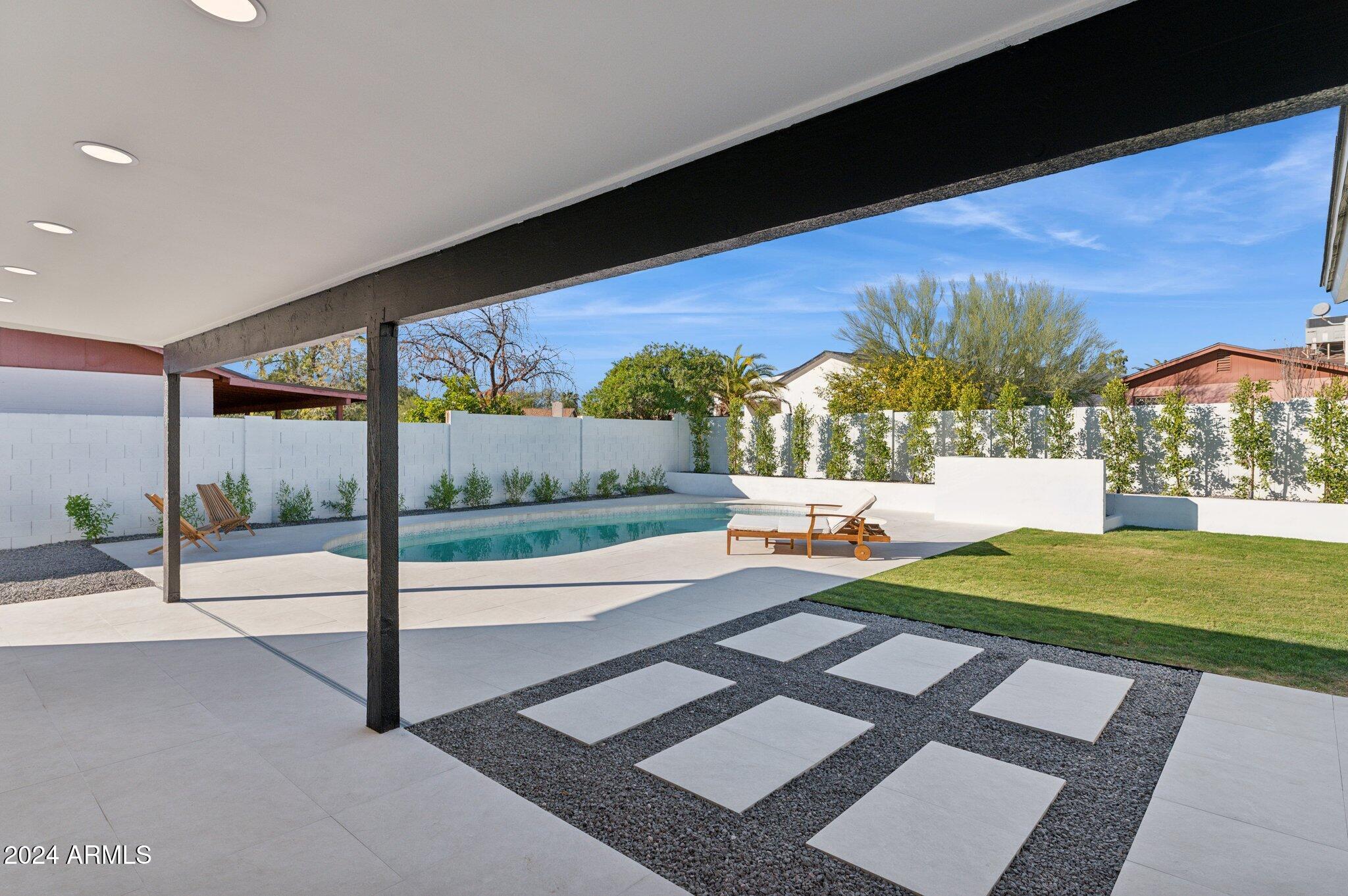 5030 E WINCHCOMB Drive