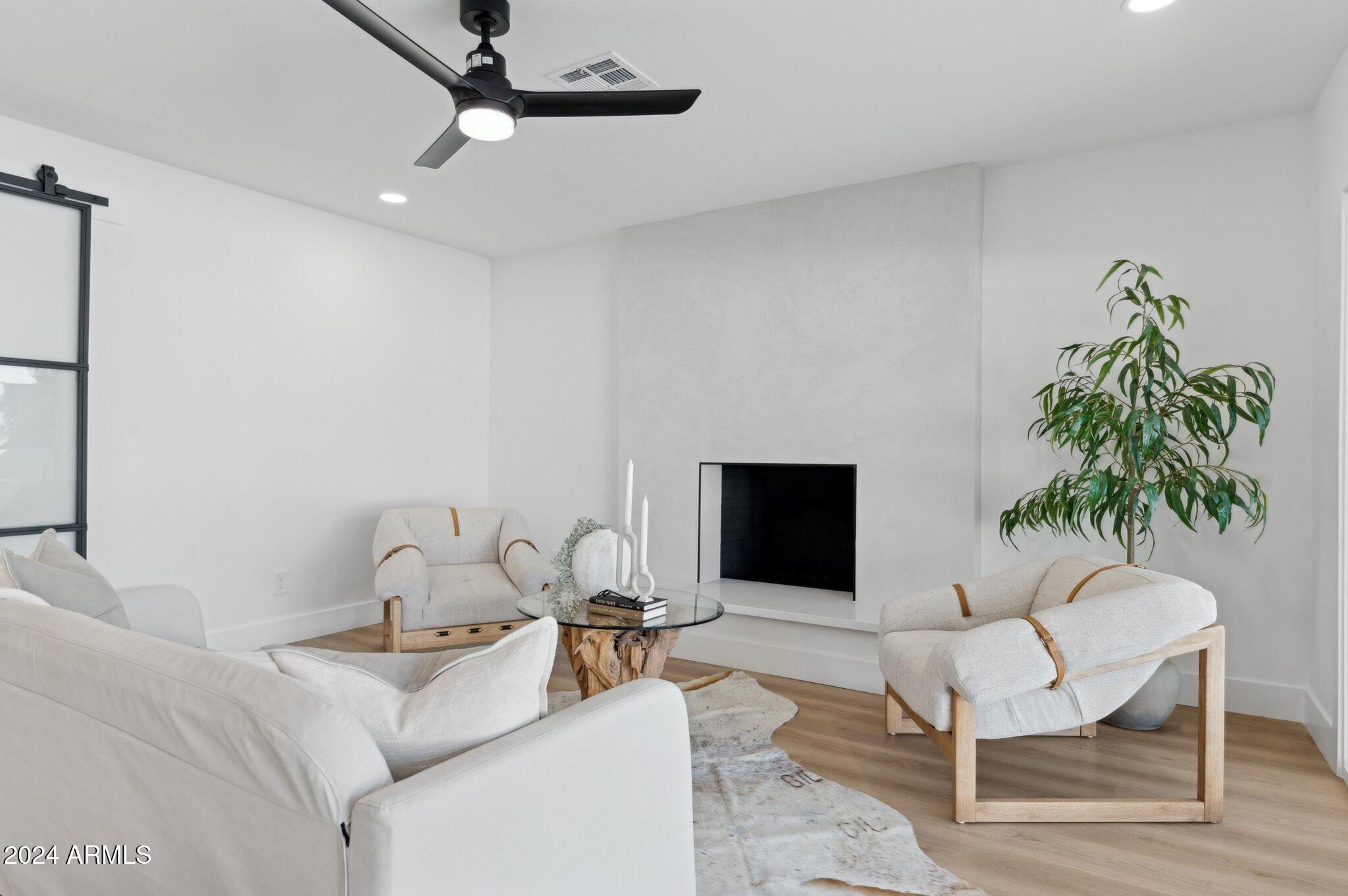 5030 E WINCHCOMB Drive