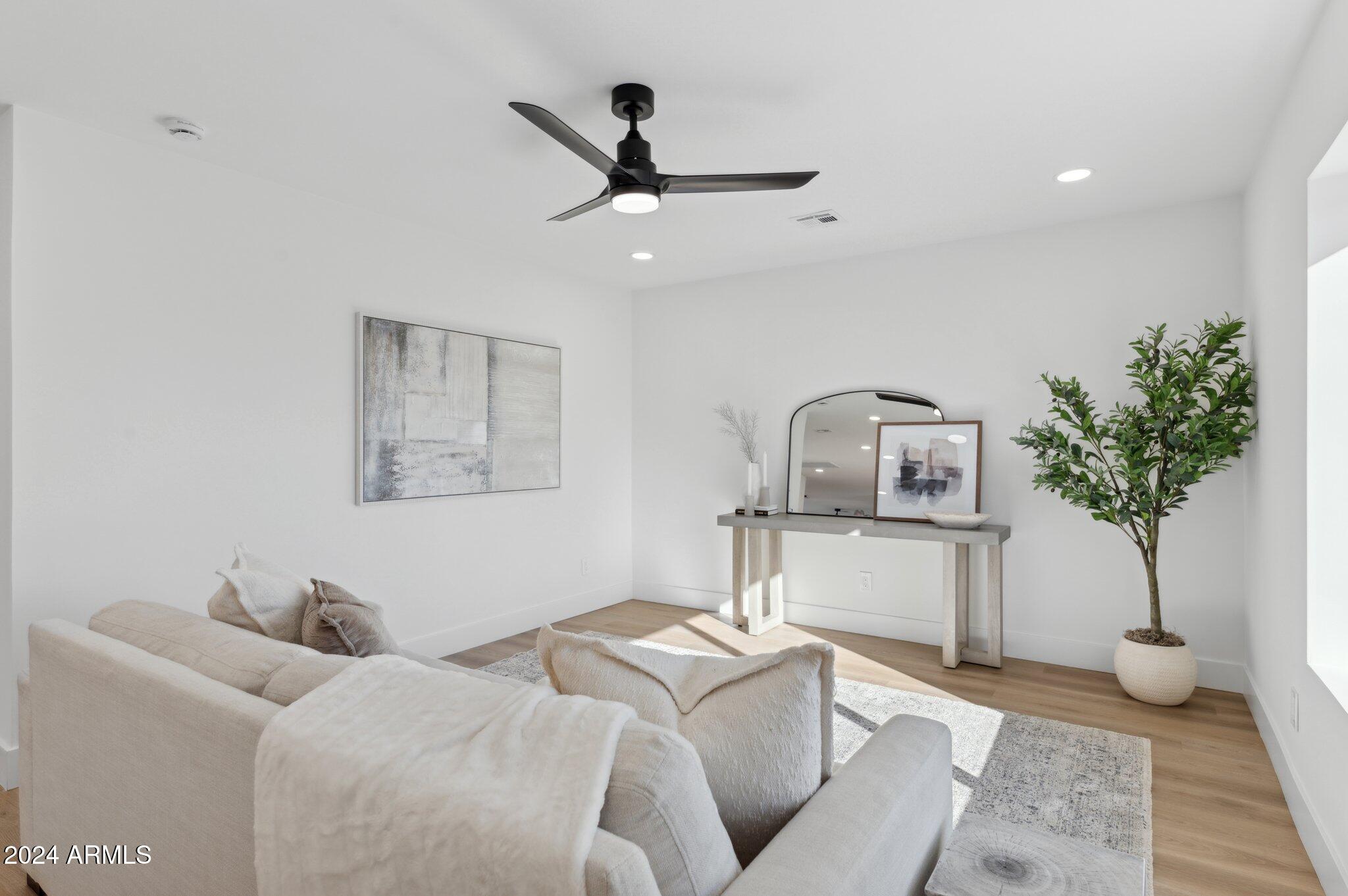 5030 E WINCHCOMB Drive