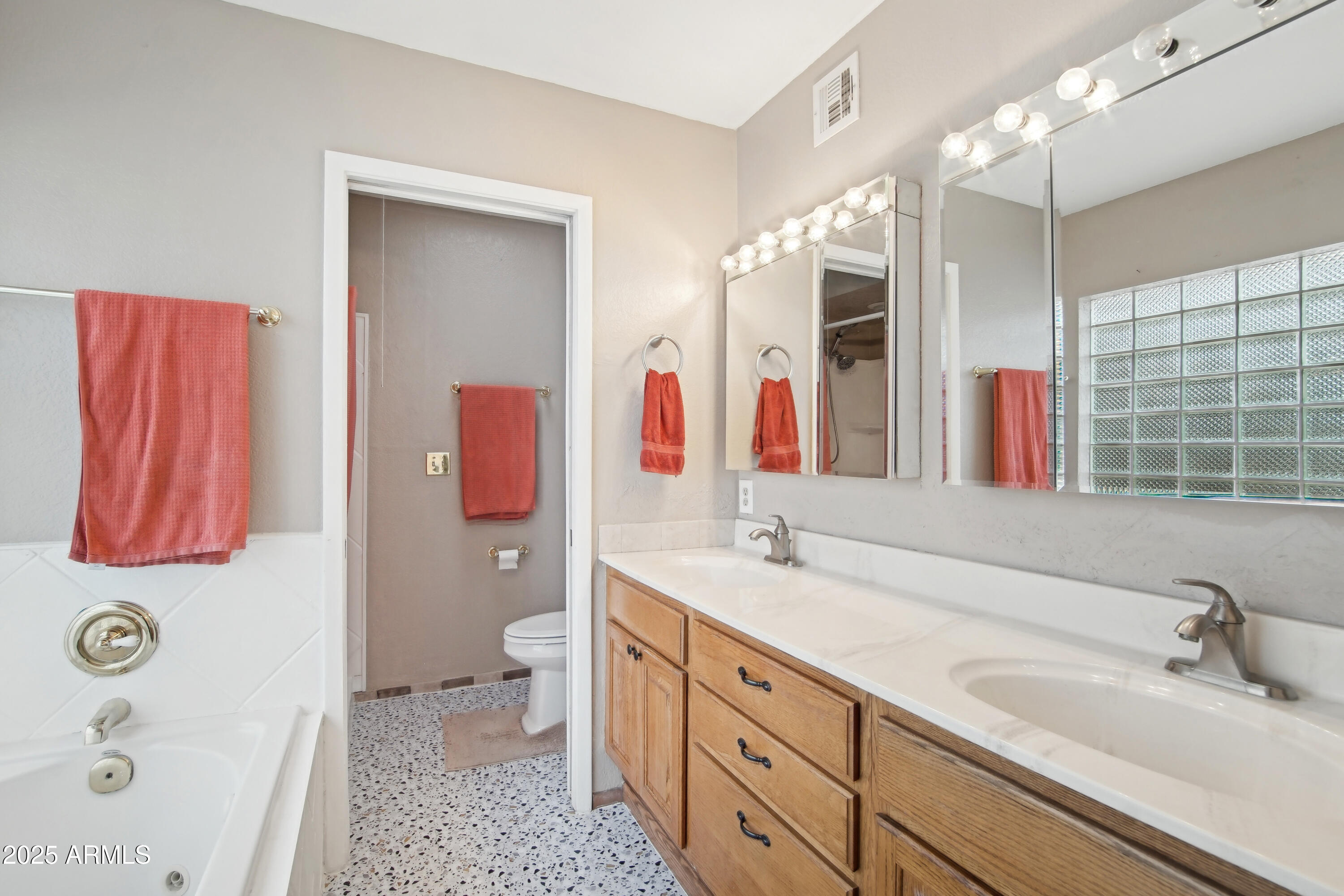 4026 E LARKSPUR Drive