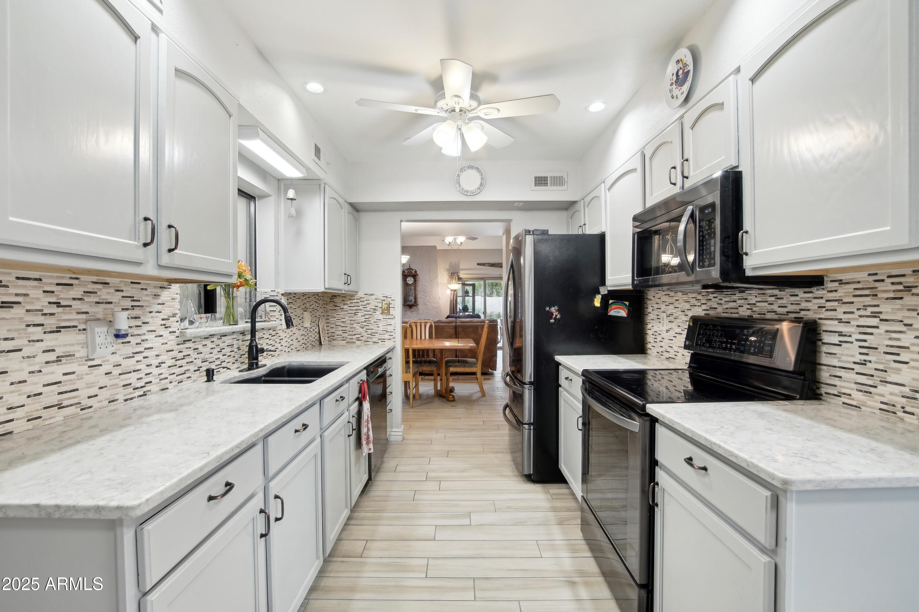 4026 E LARKSPUR Drive