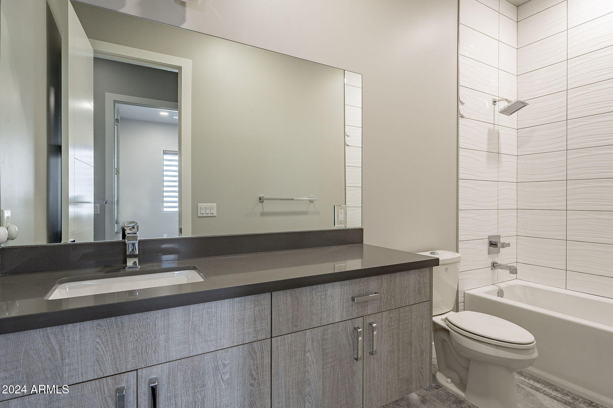 2645 E OSBORN Road # 3