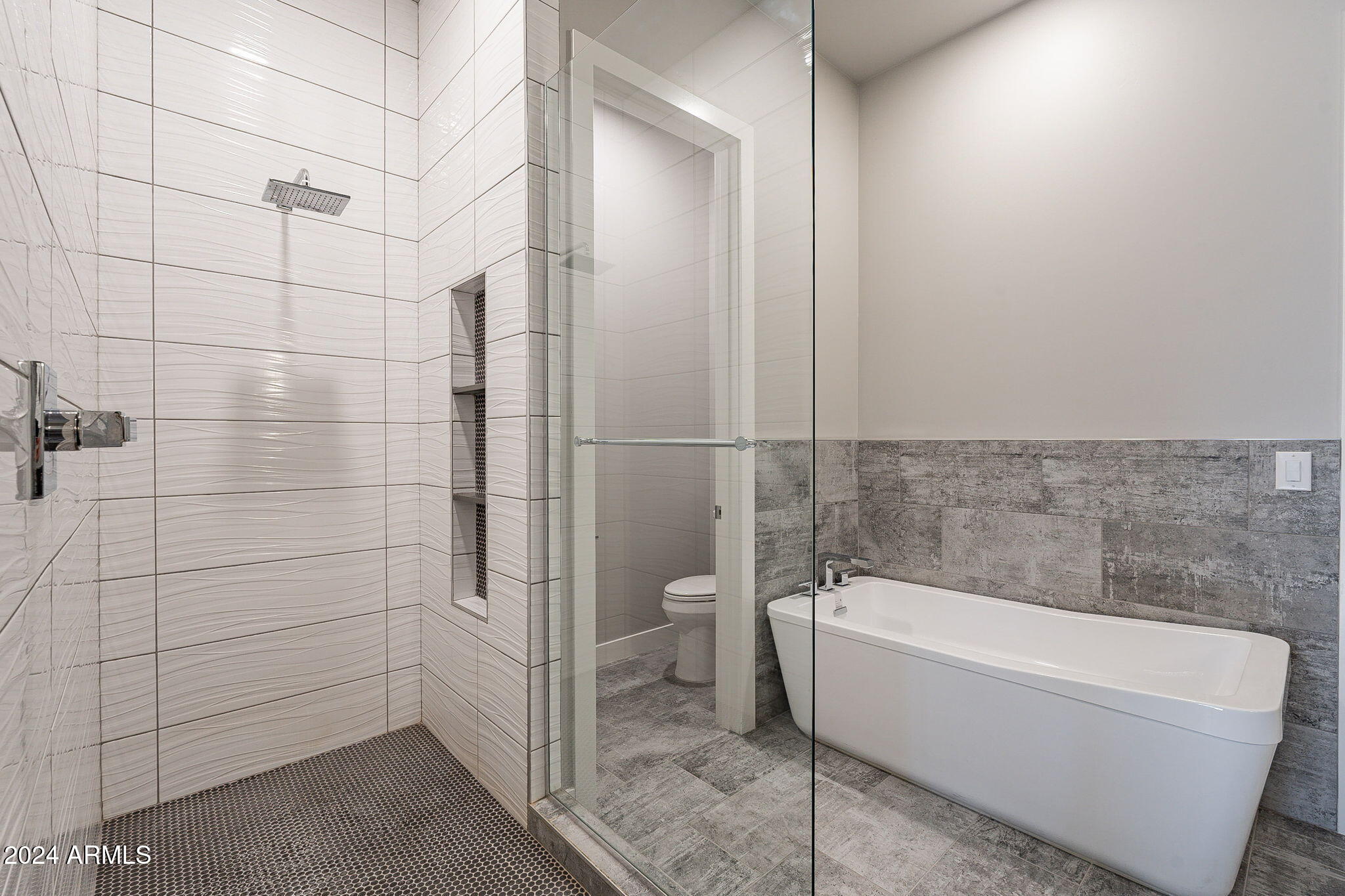 2645 E OSBORN Road # 3