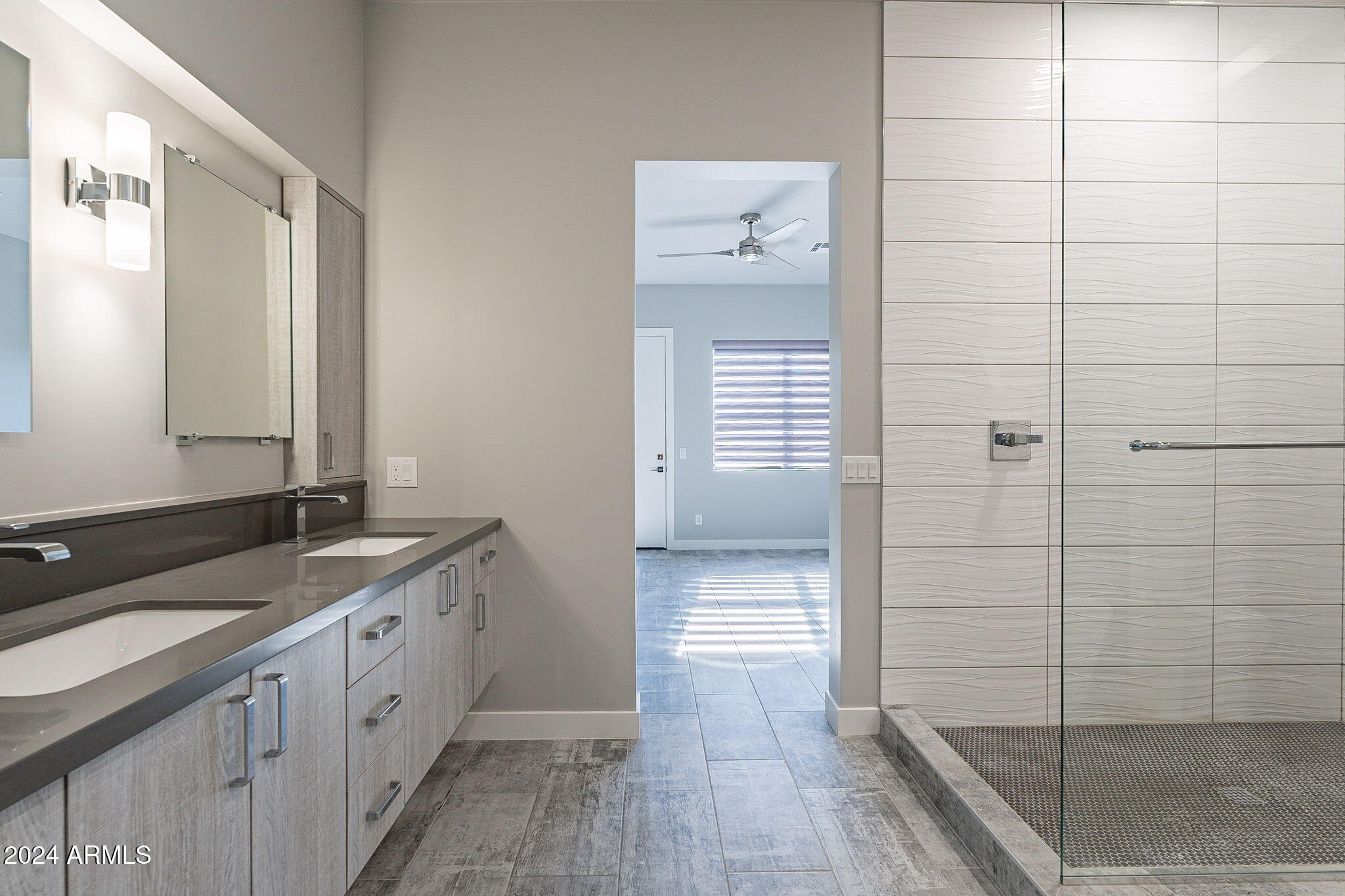 2645 E OSBORN Road # 3