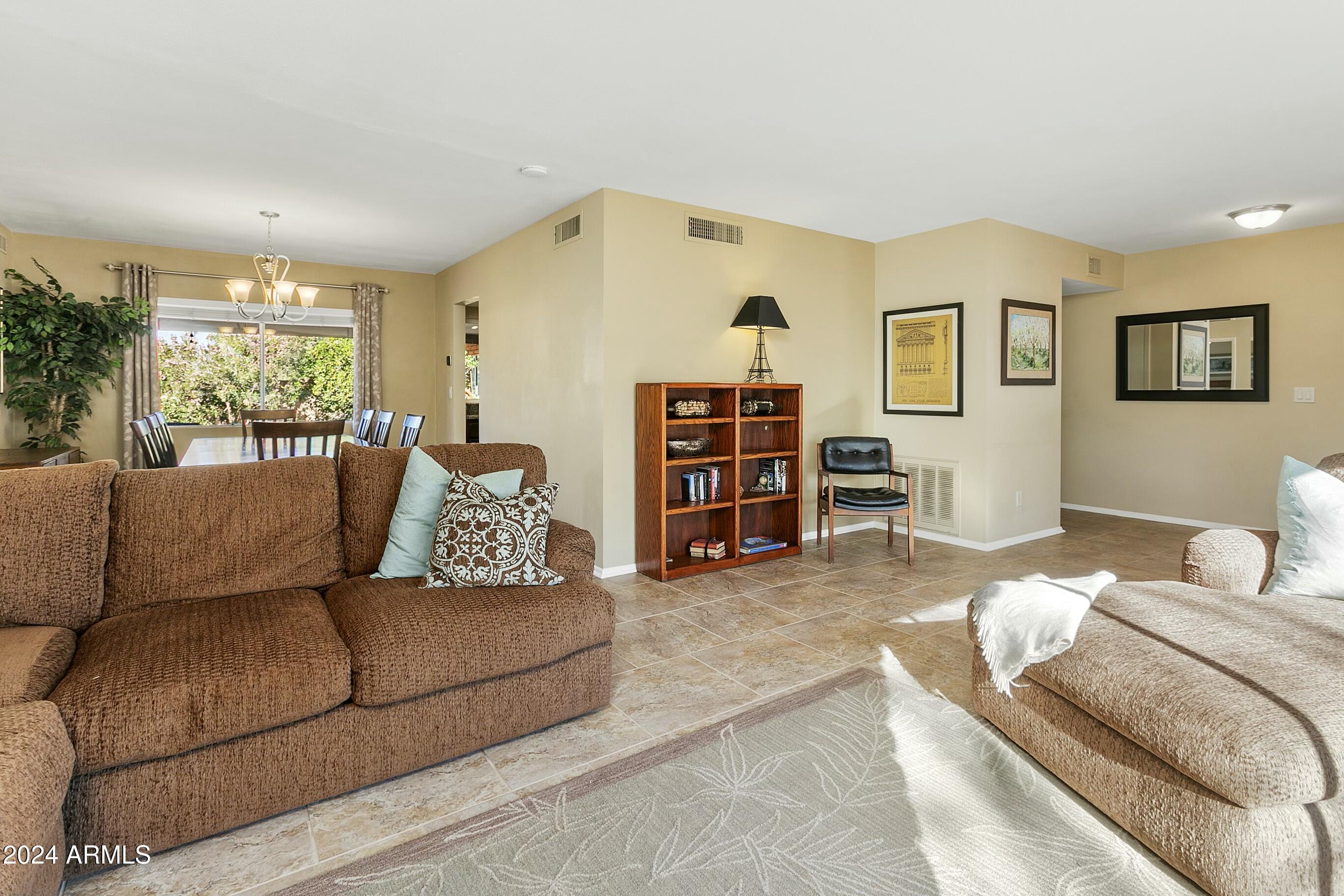 954 E Westchester Drive