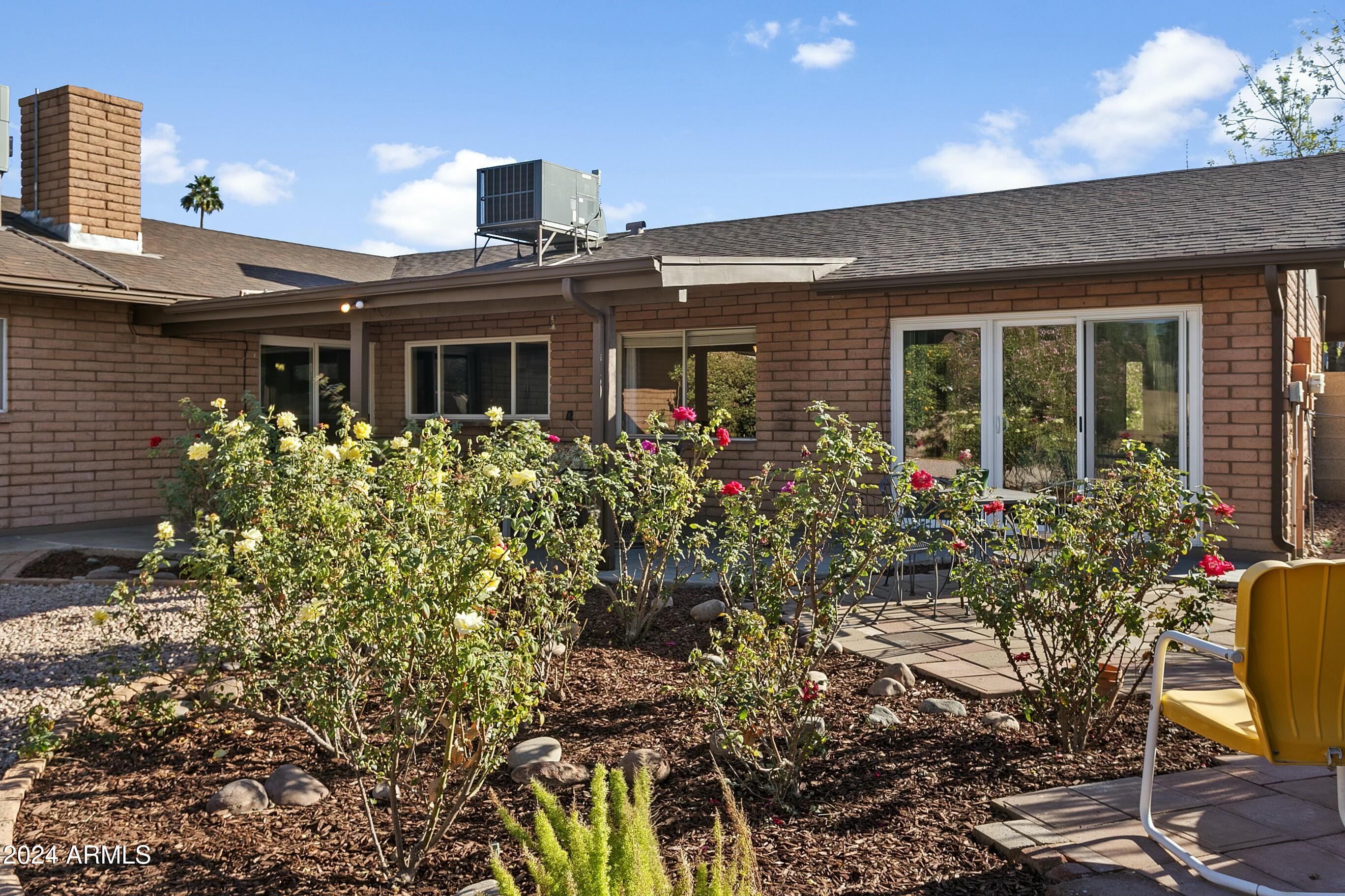 954 E Westchester Drive