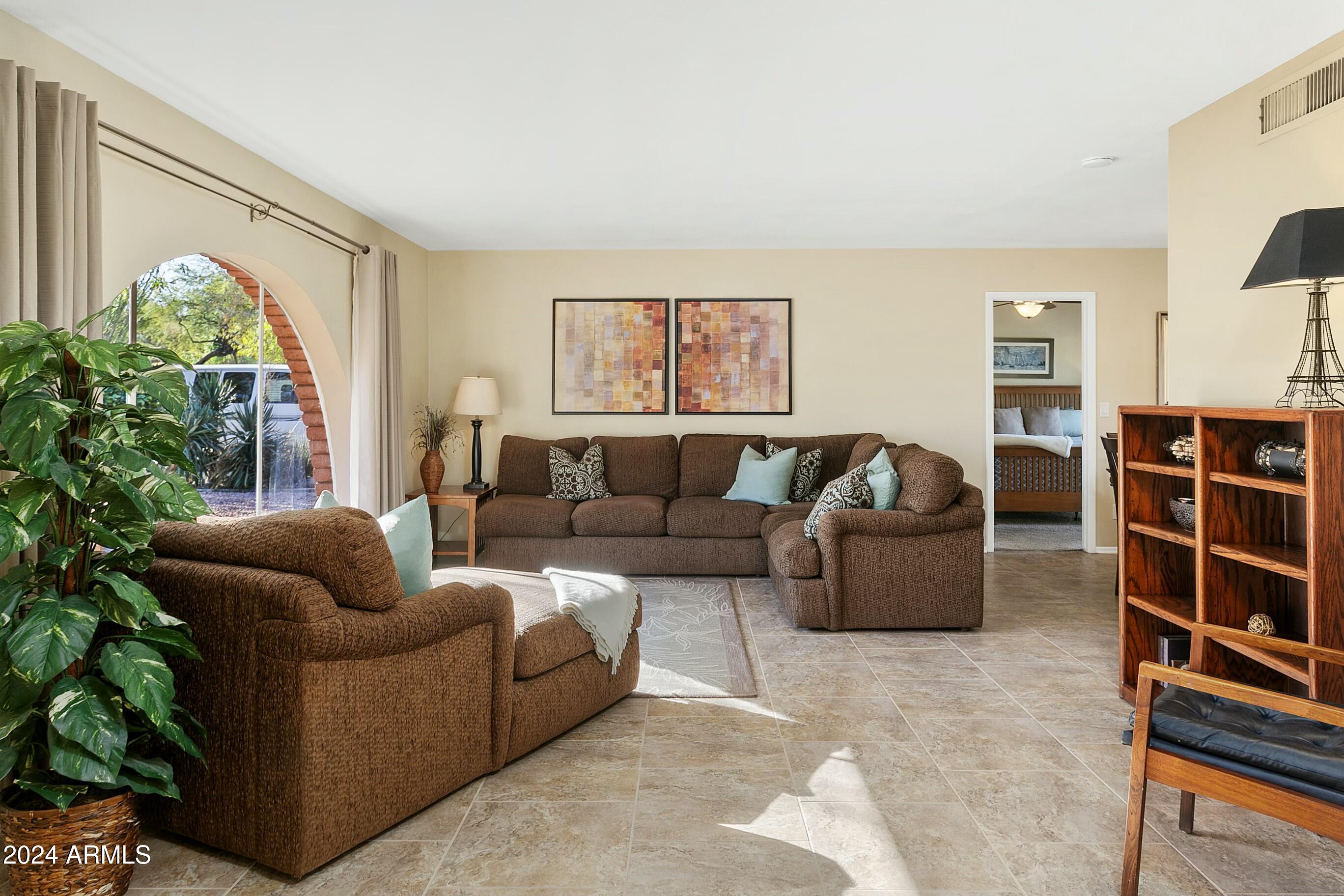 954 E Westchester Drive