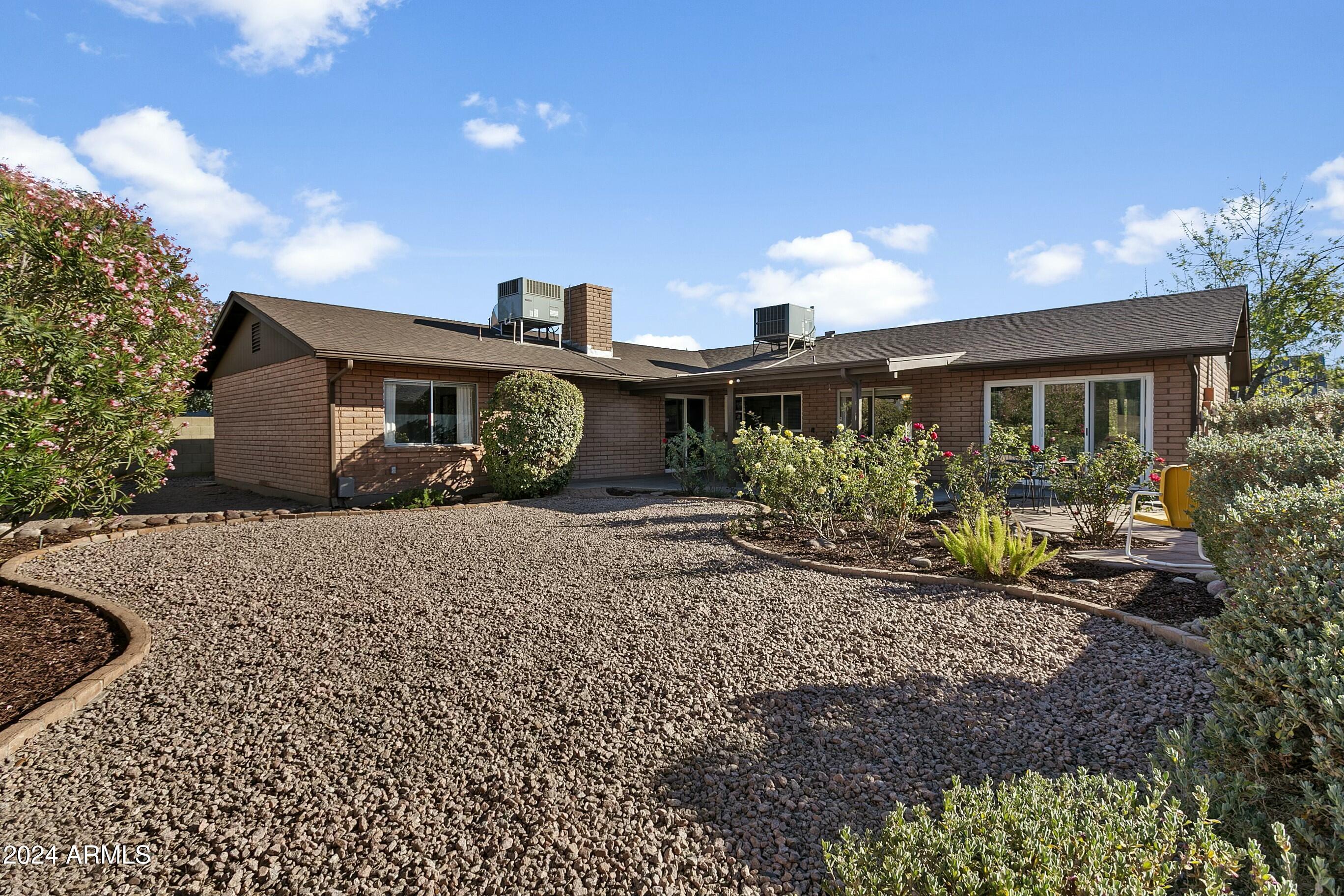 954 E Westchester Drive