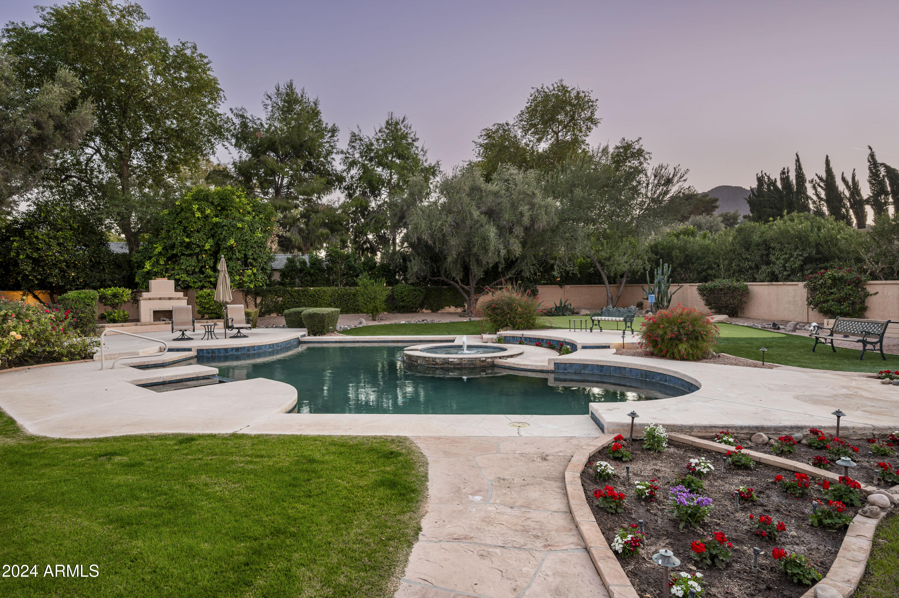 6301 E HUNTRESS Drive