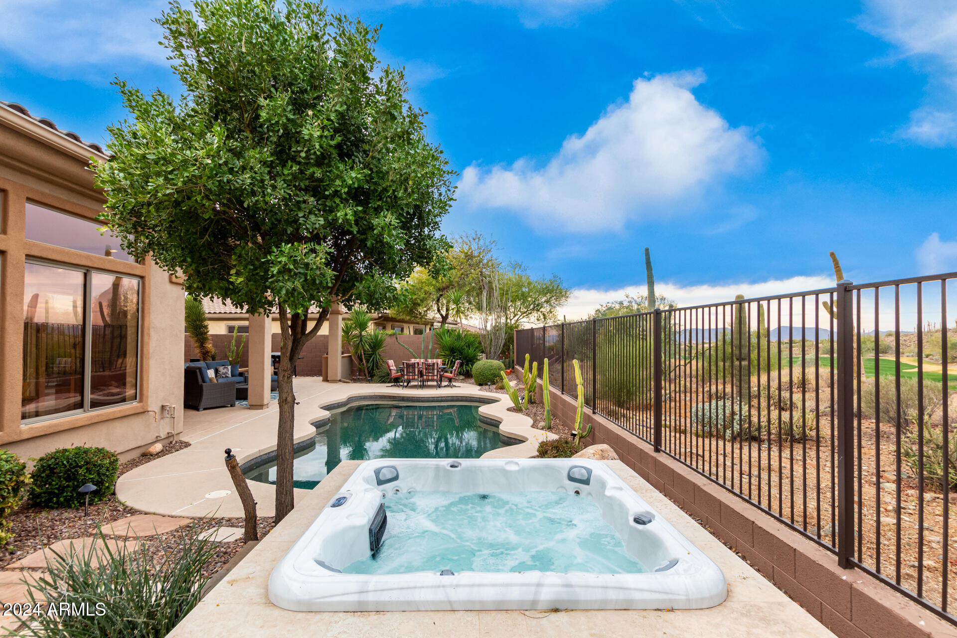 2302 W HAZELHURST Drive