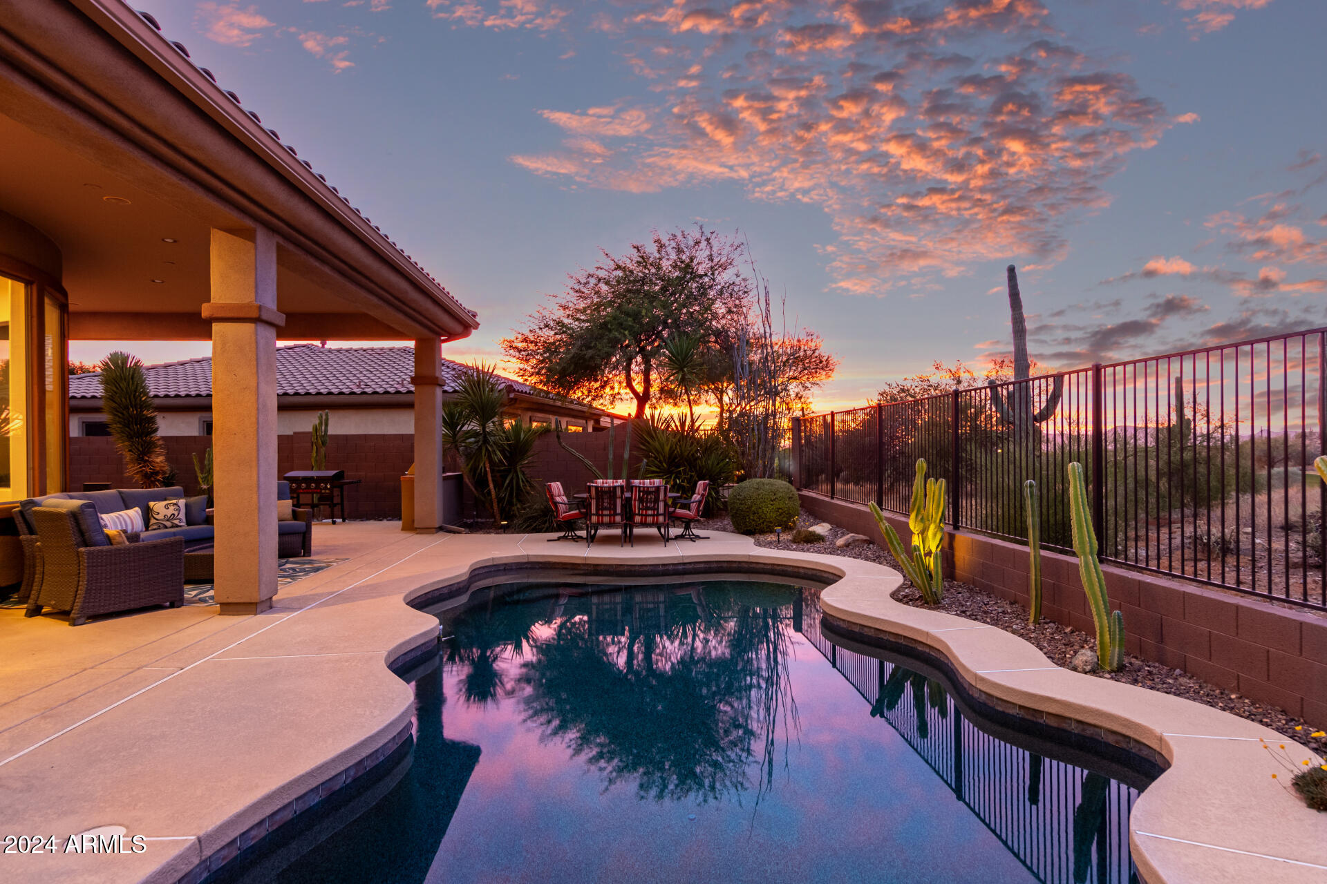 2302 W HAZELHURST Drive