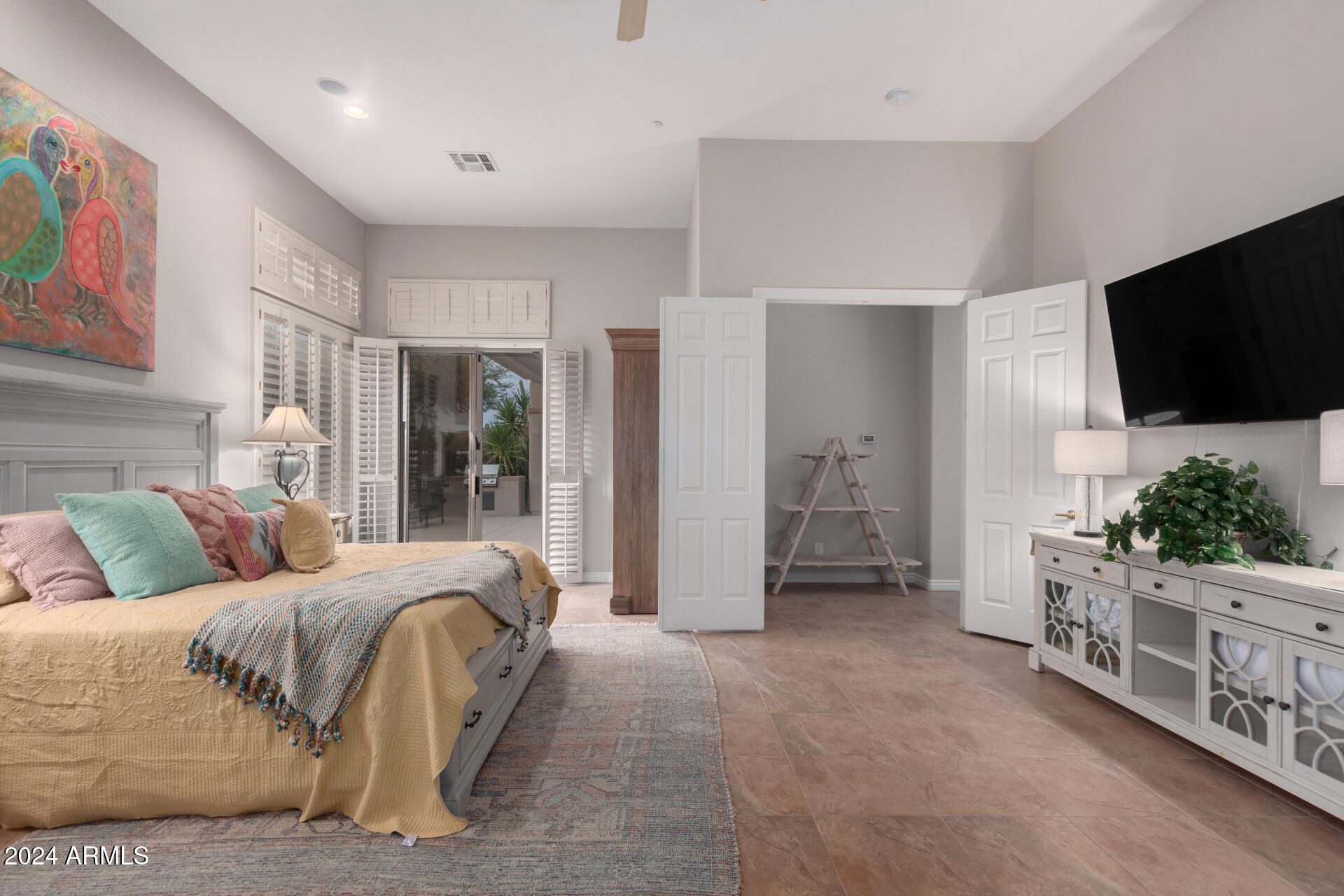 2302 W HAZELHURST Drive