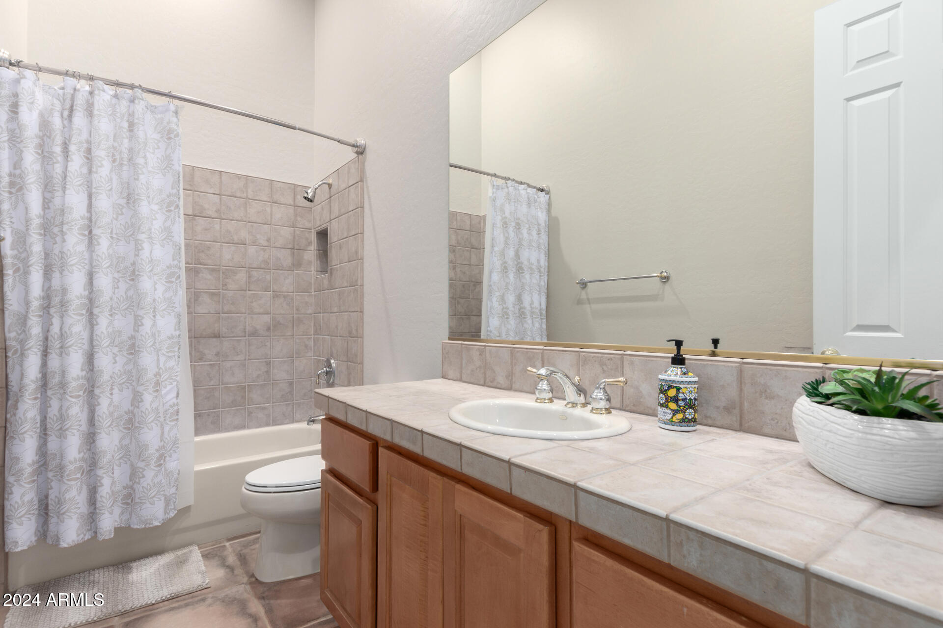 2302 W HAZELHURST Drive