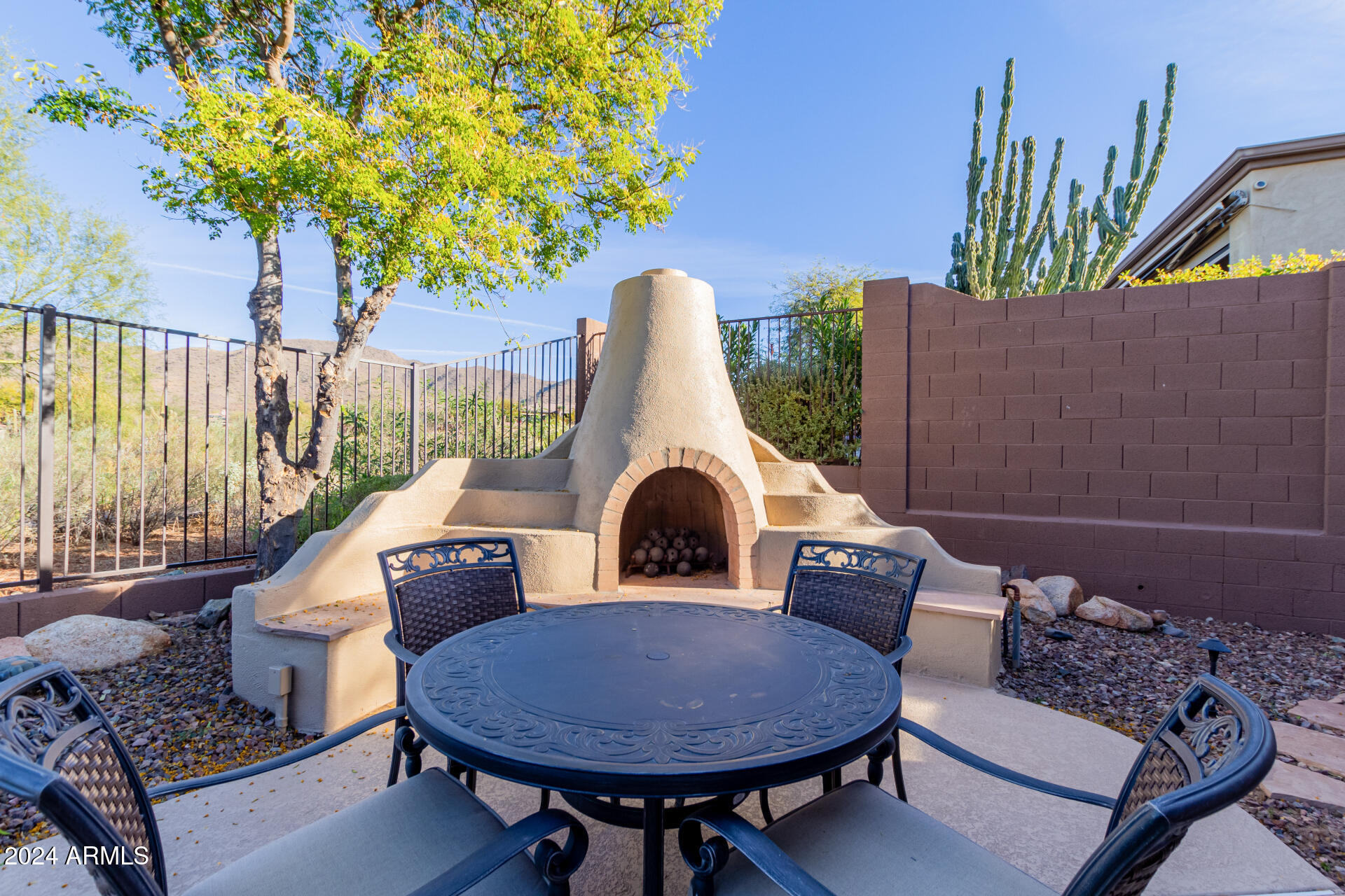 2302 W HAZELHURST Drive