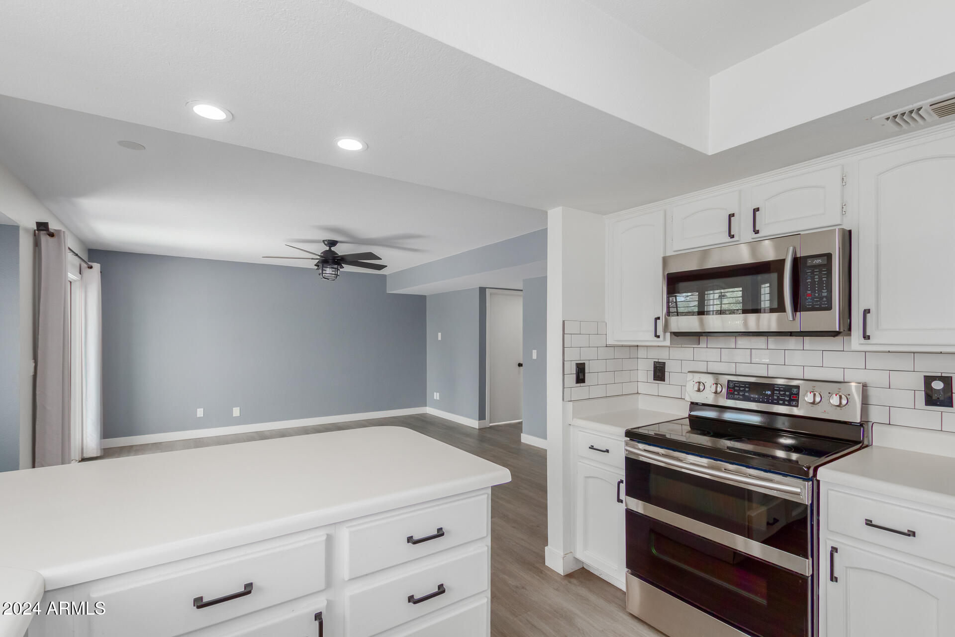 609 W GRANDVIEW Road