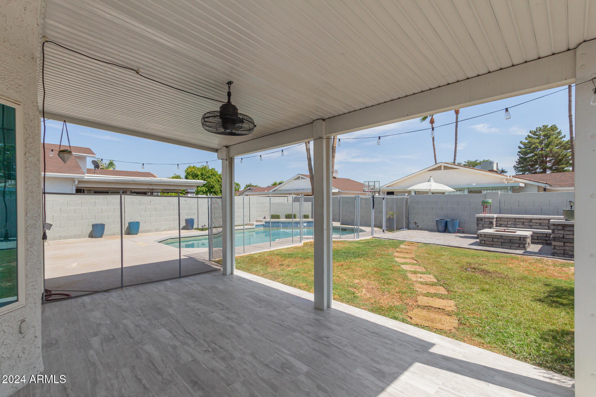 609 W GRANDVIEW Road