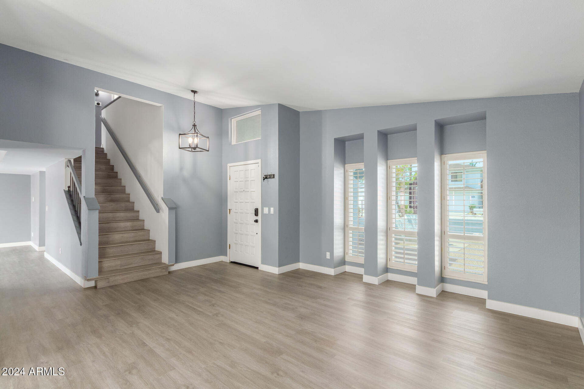 609 W GRANDVIEW Road