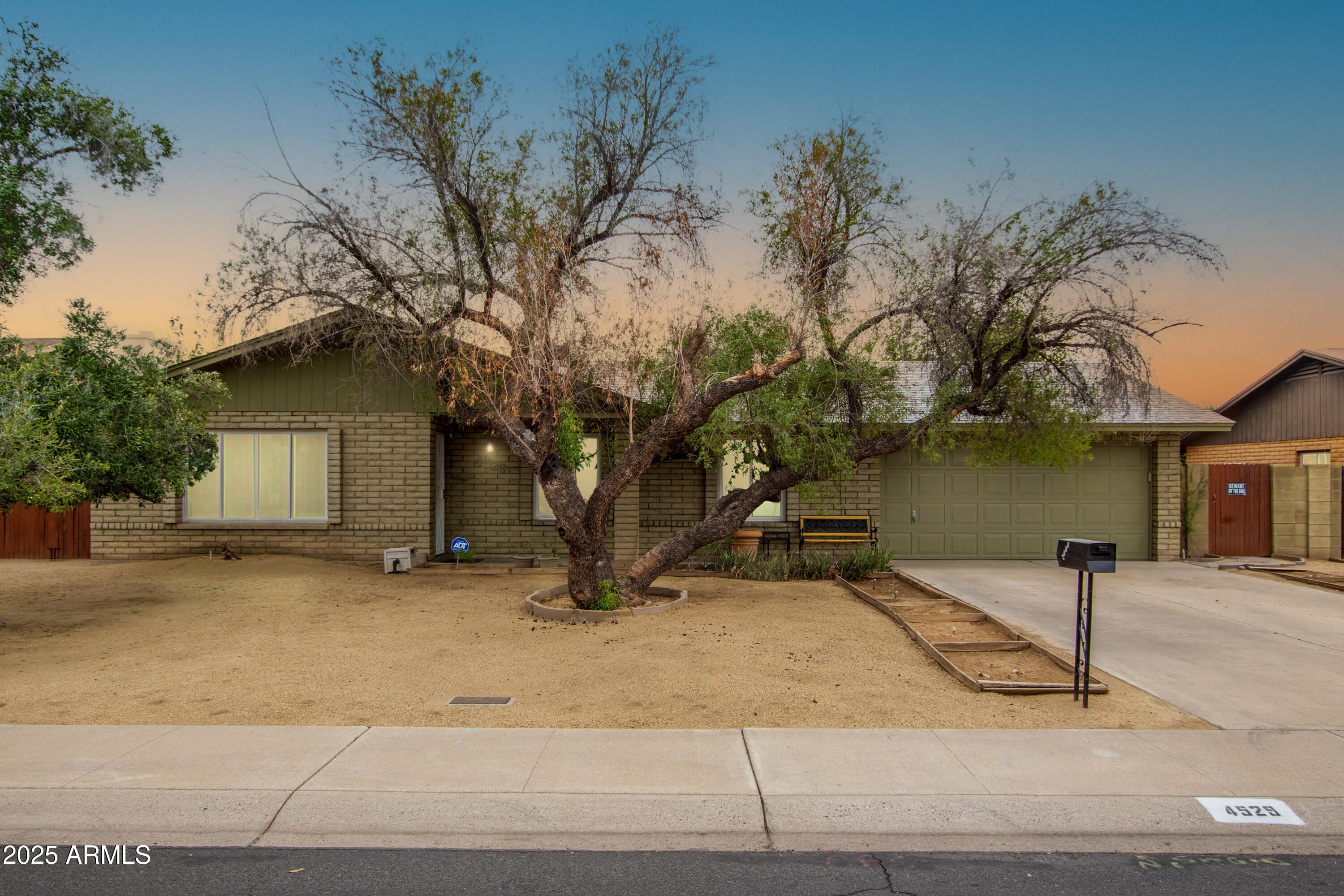 4529 W COLUMBINE Drive