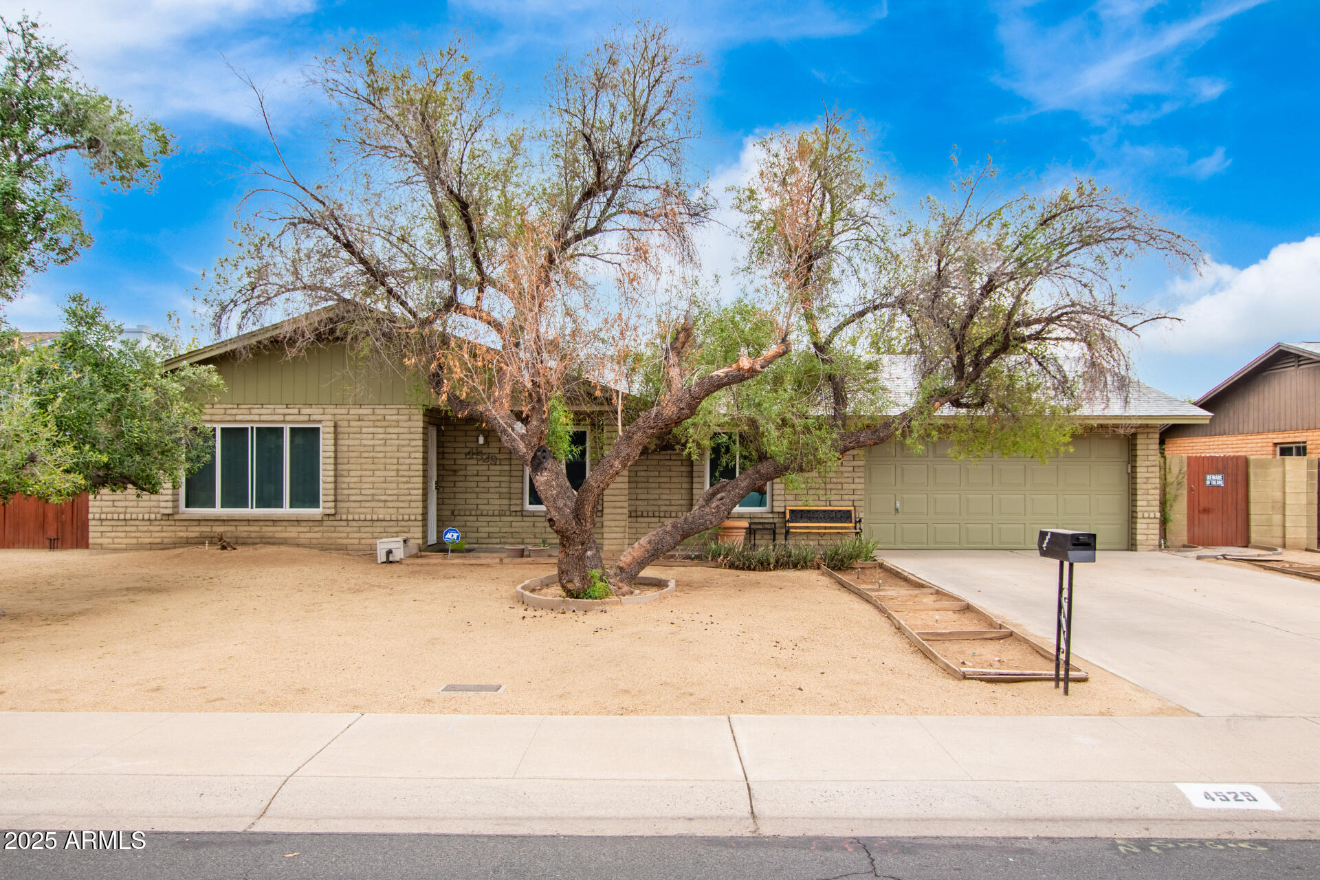 4529 W COLUMBINE Drive