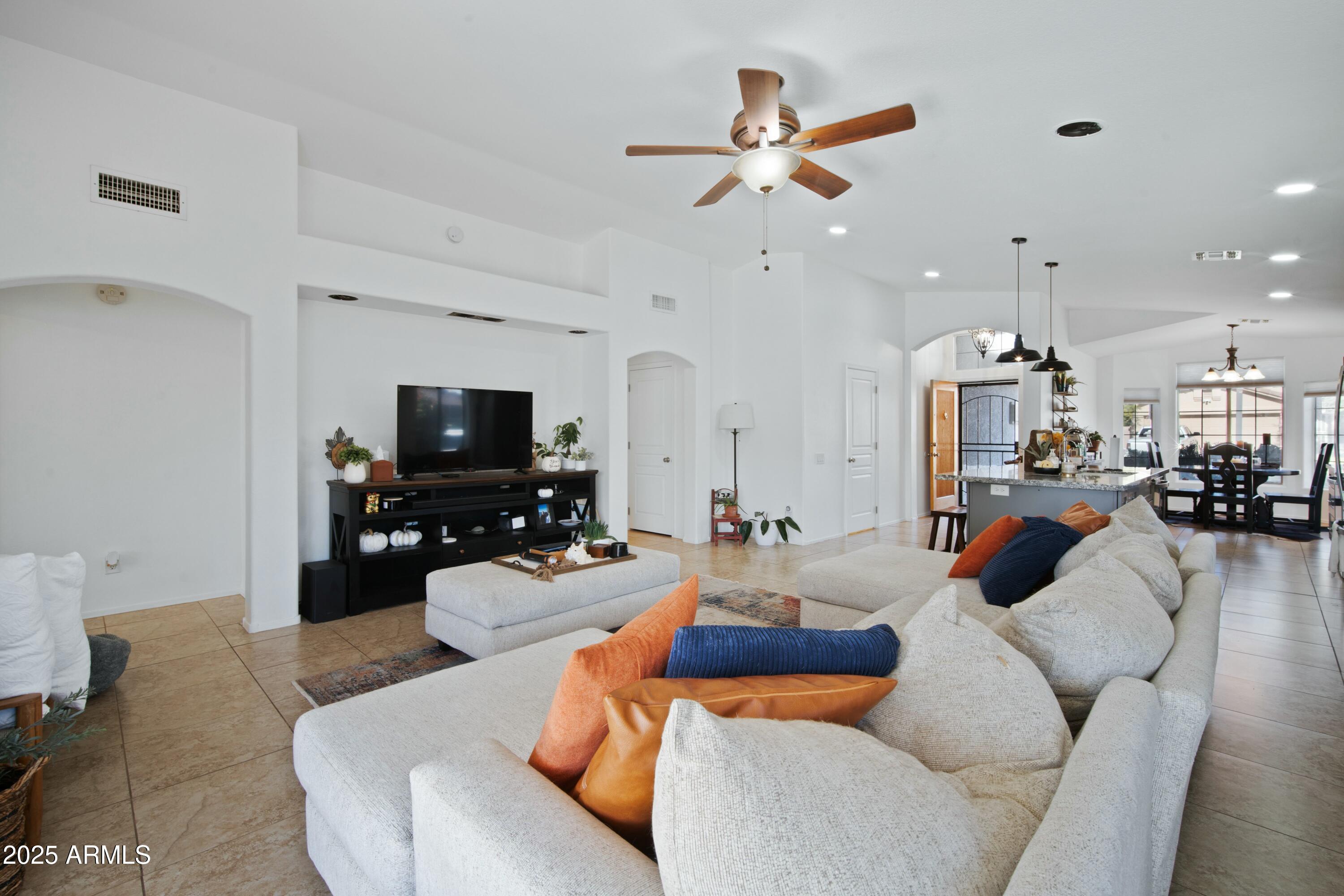 2519 E KNUDSEN Drive