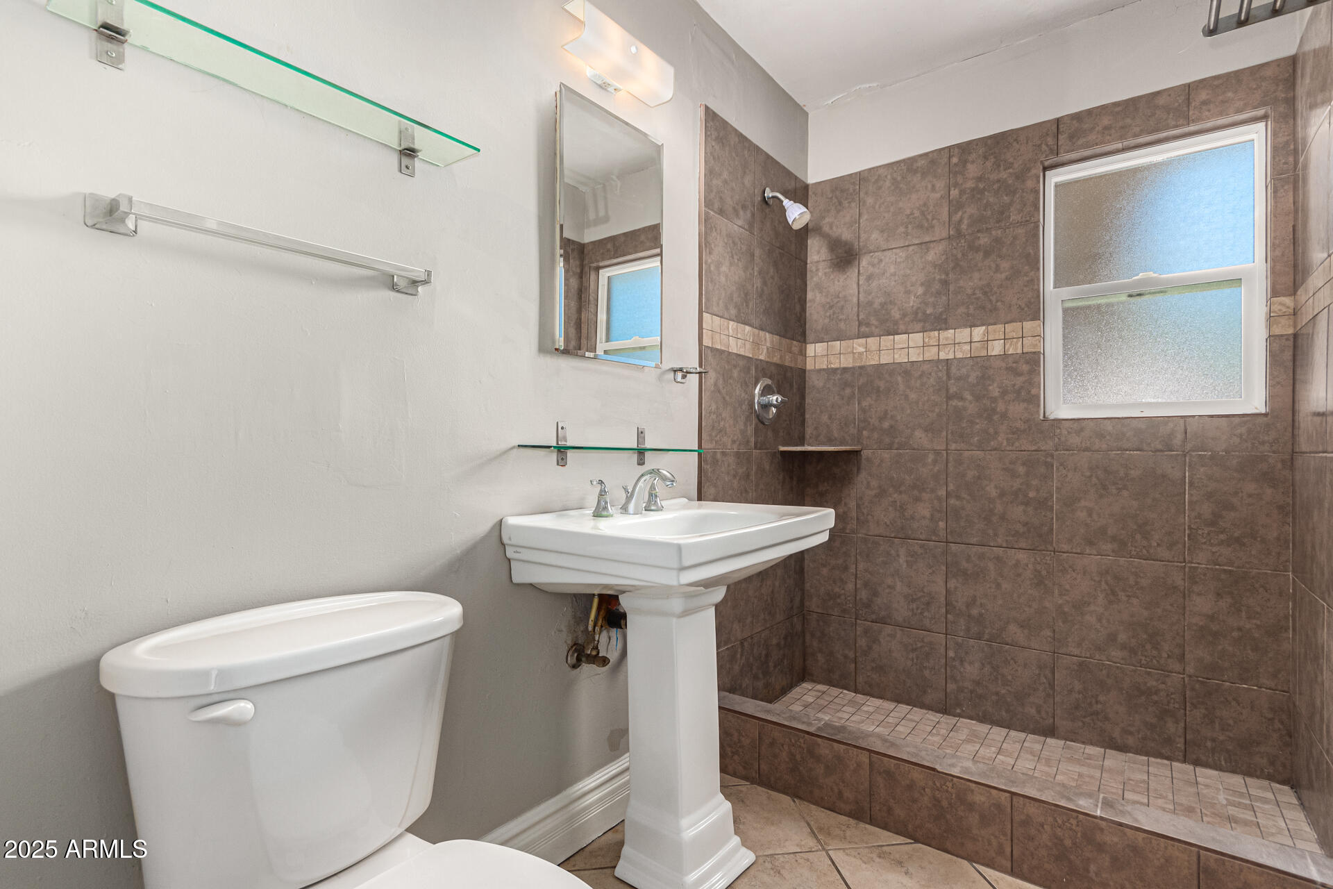 735 W COOLIDGE Street FRNT