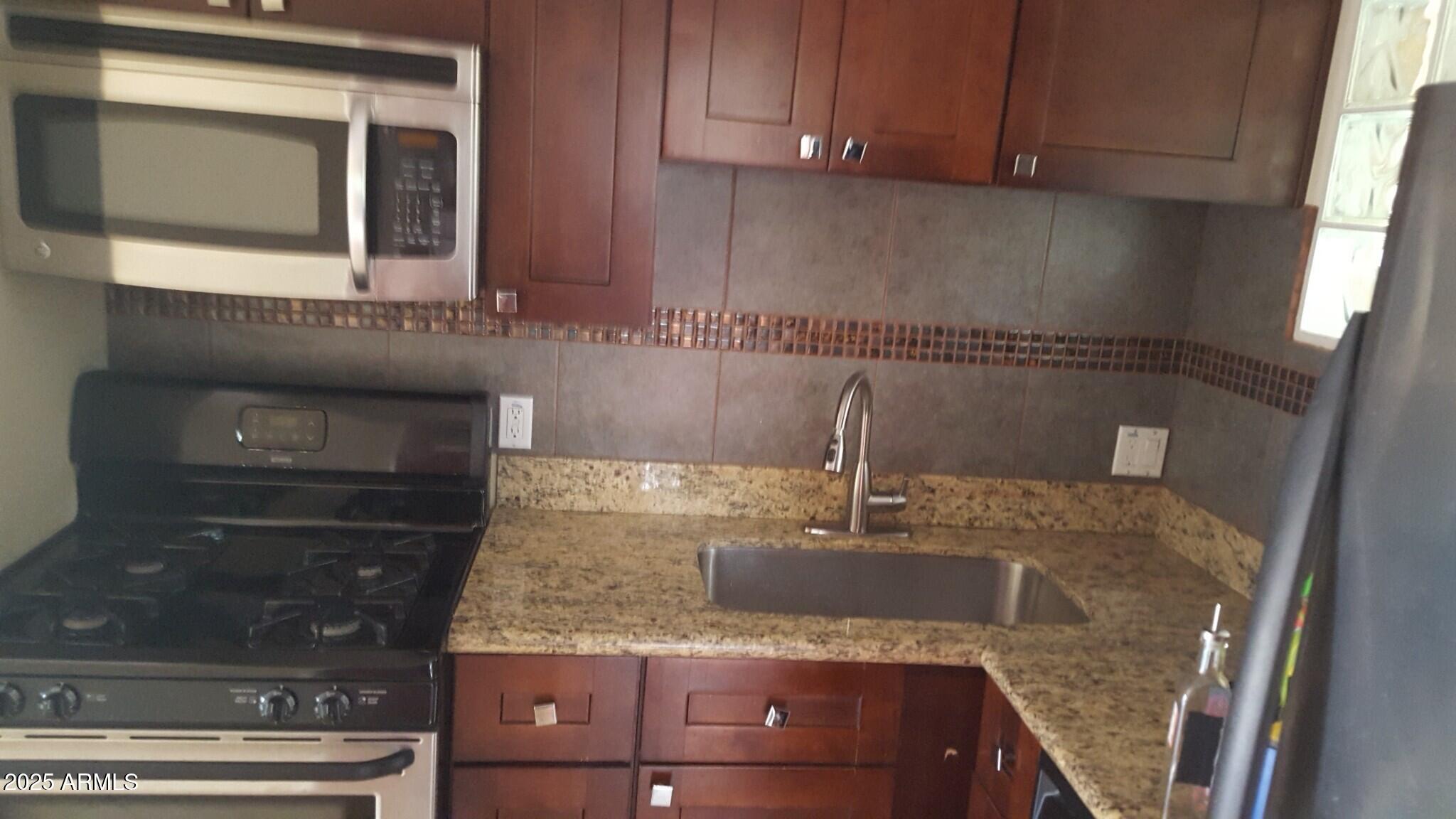 735 W COOLIDGE Street FRNT