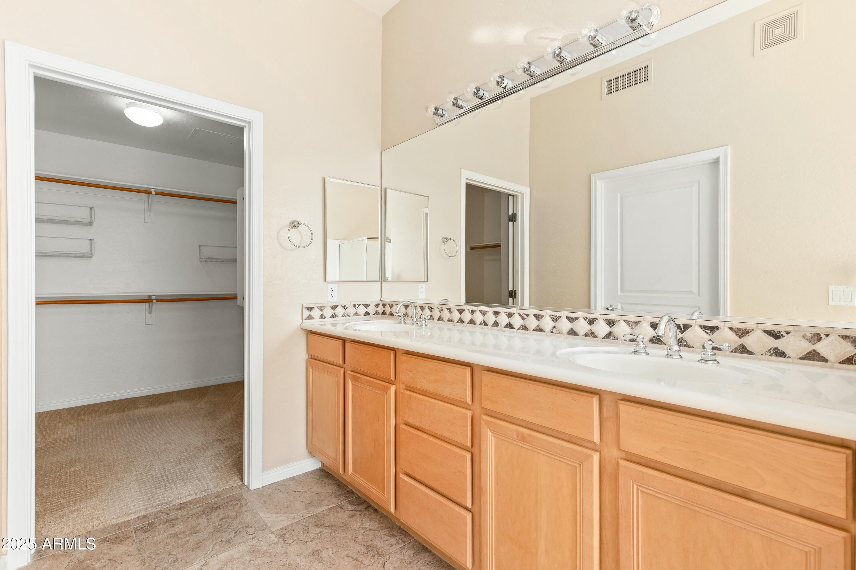 2989 N 44TH Street # 2001