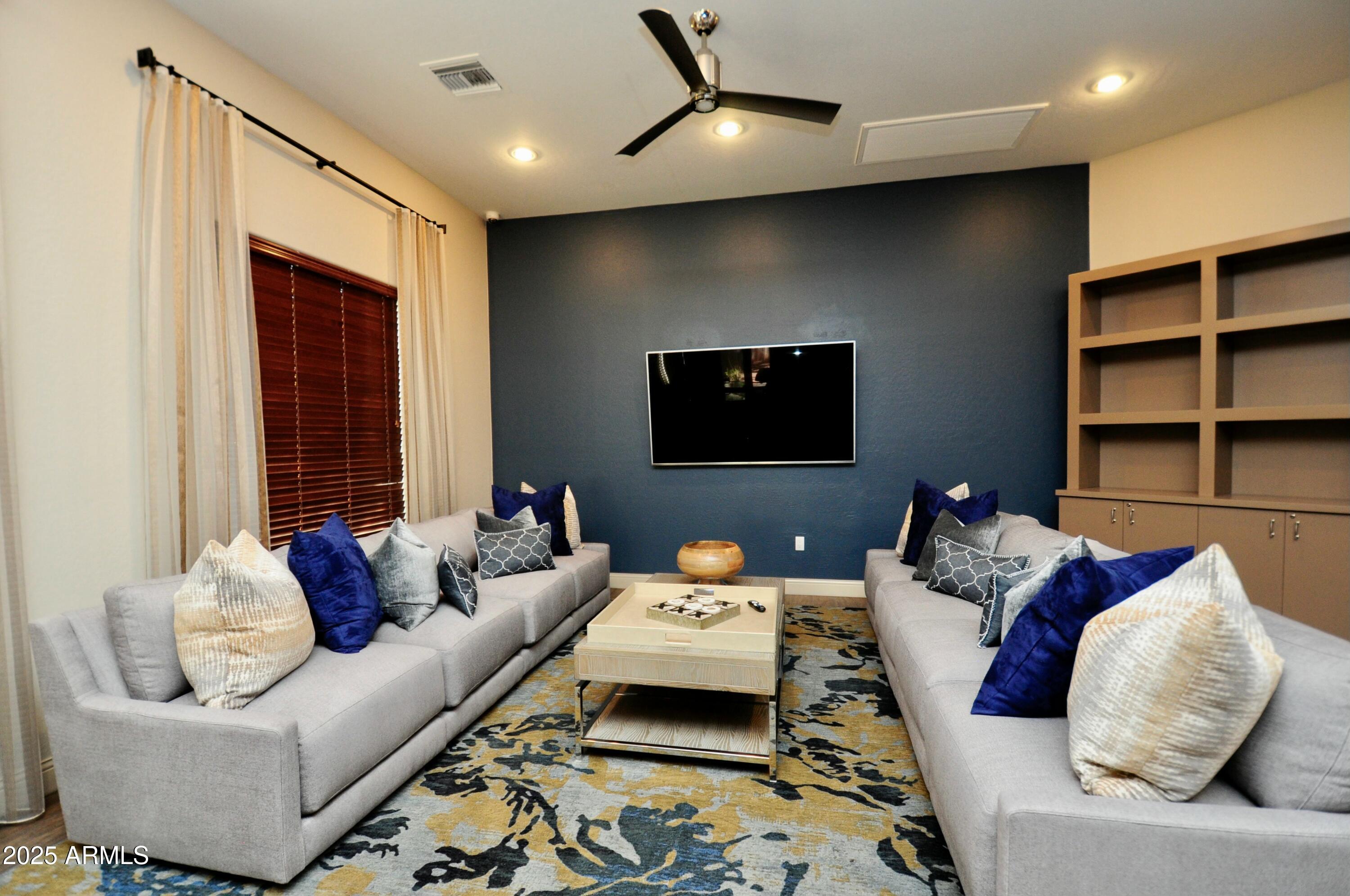 2989 N 44TH Street # 2015