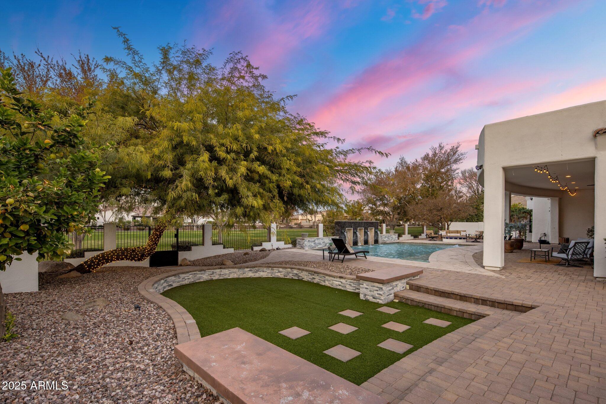 3038 E Waterman Way