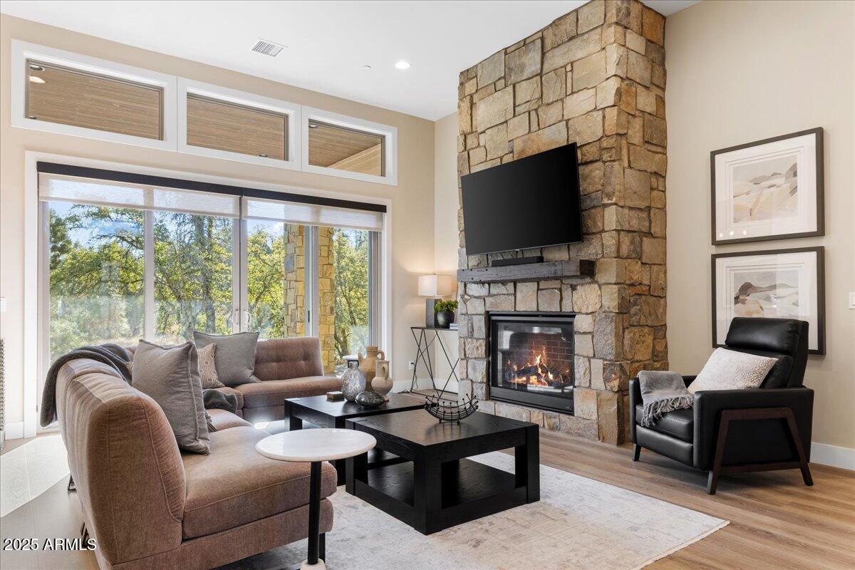 1811 FOREST CREEK Lane