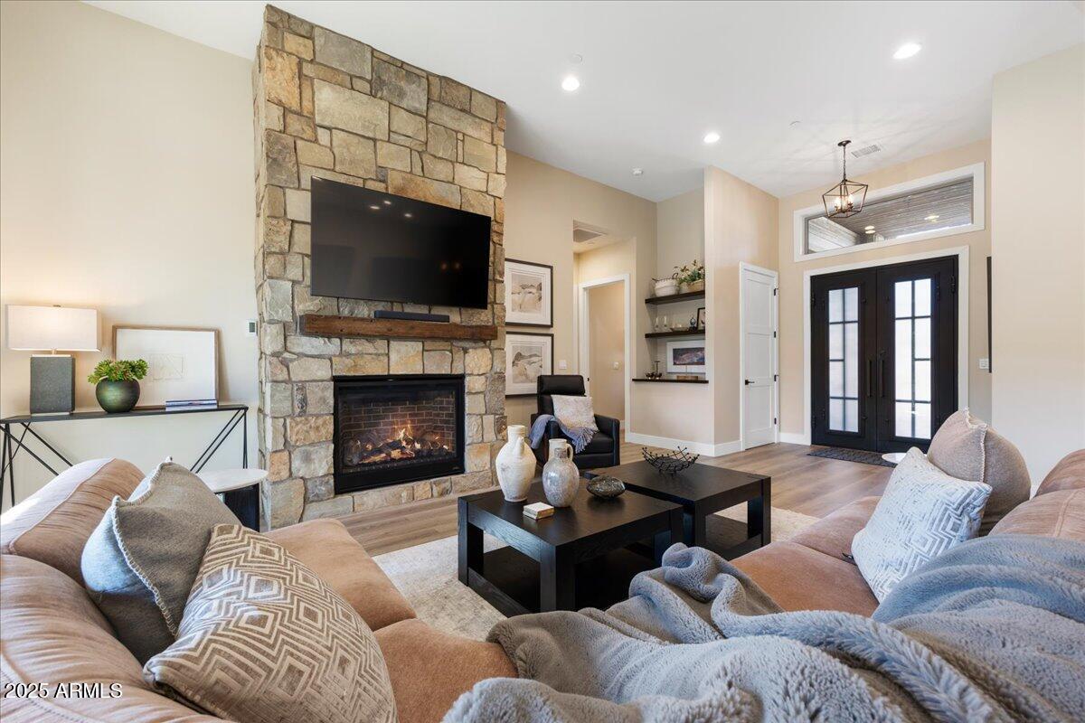 1811 FOREST CREEK Lane