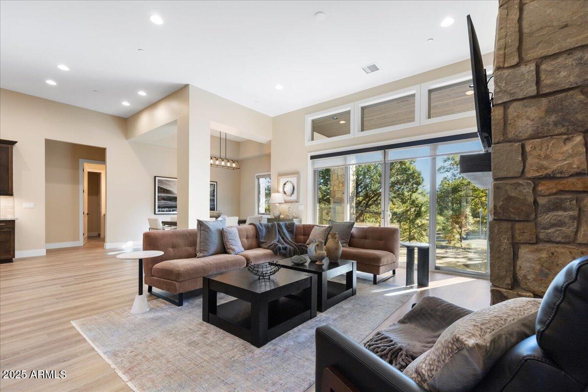 1811 FOREST CREEK Lane