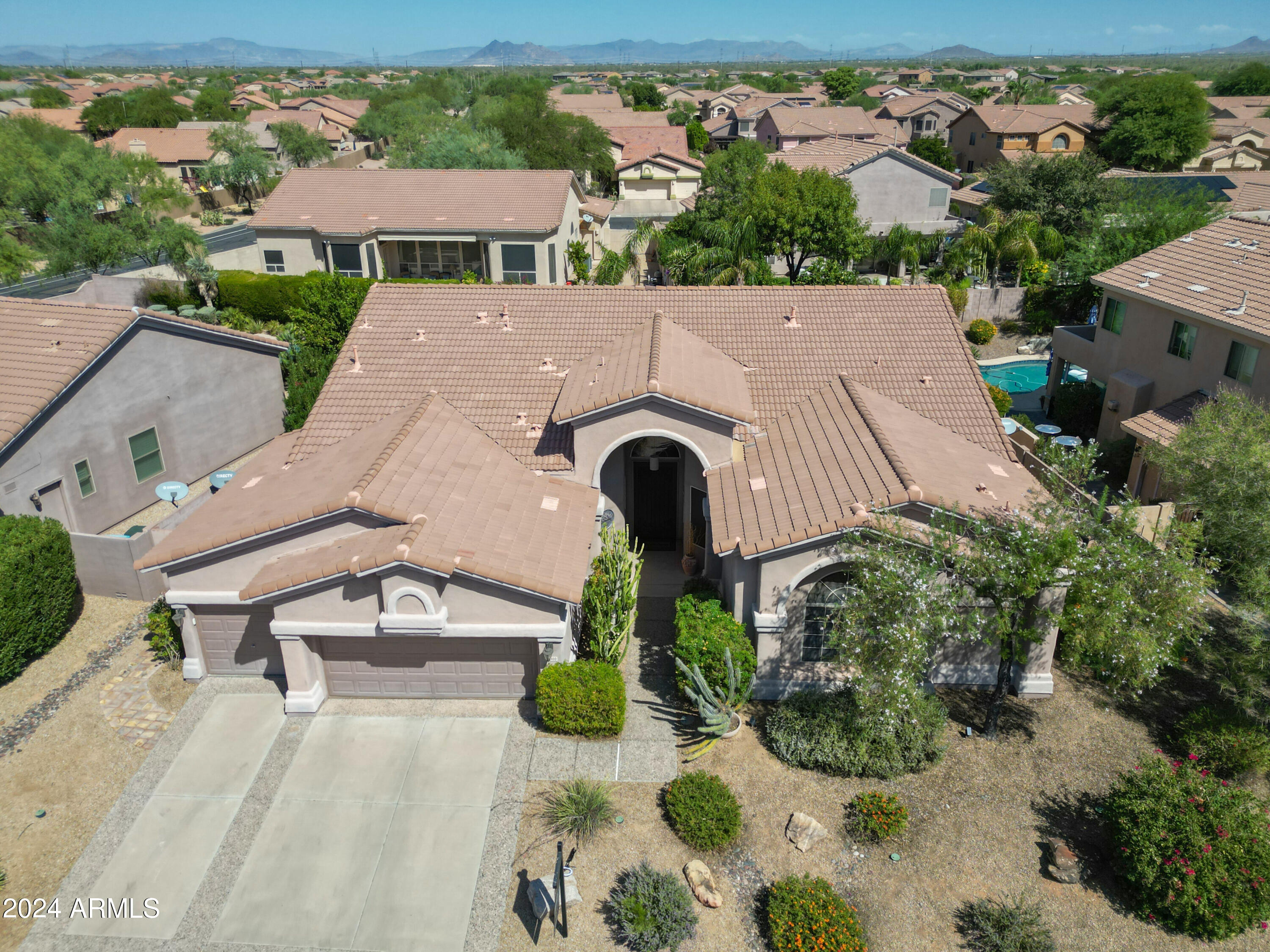 4410 E ROBIN Lane