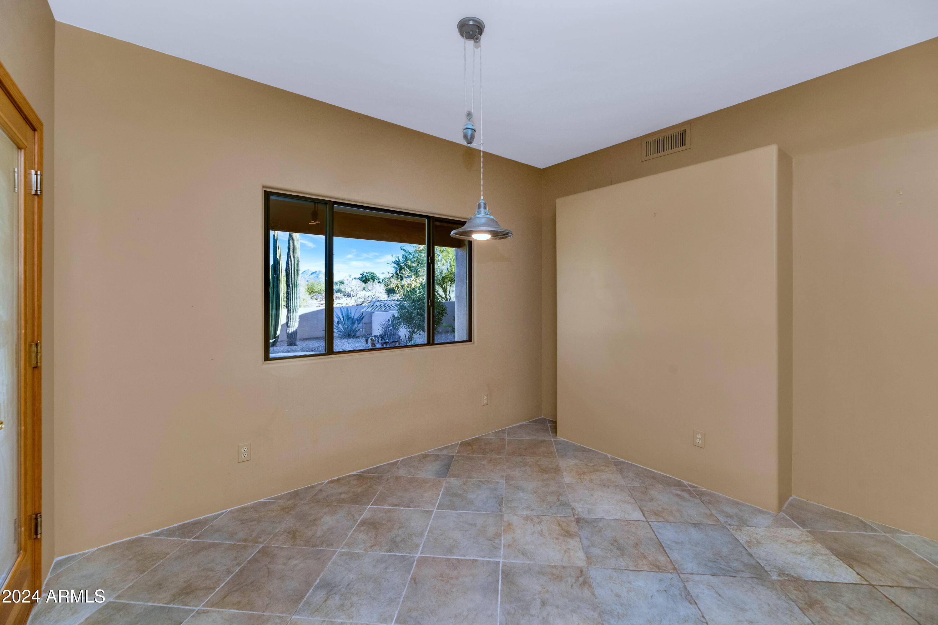 5743 E WINDSTONE Trail