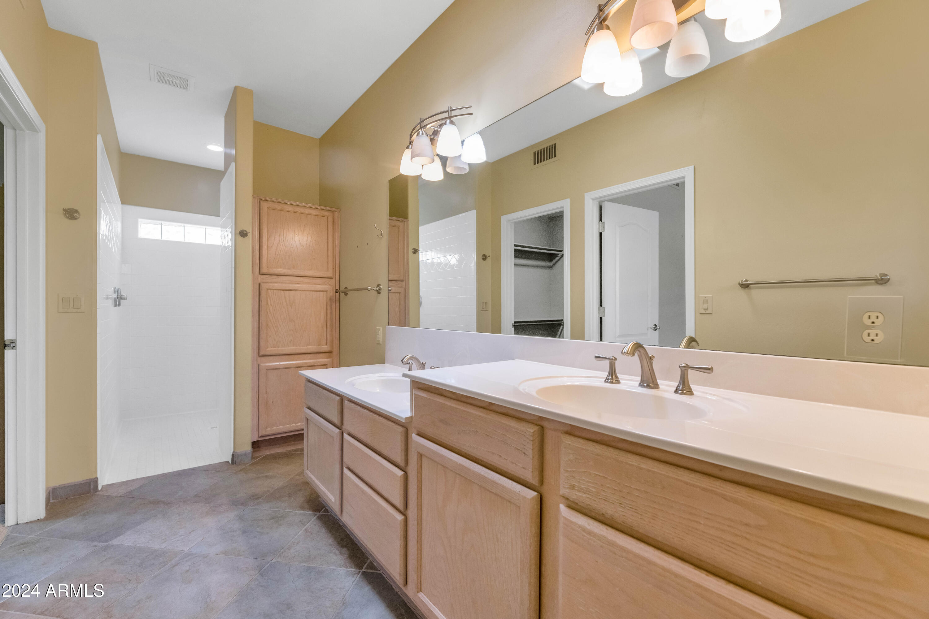 5743 E WINDSTONE Trail
