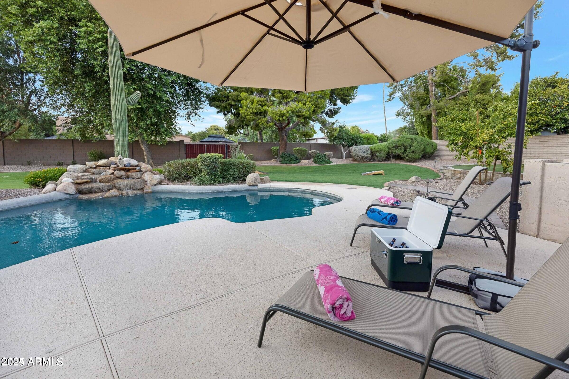 7032 E DREYFUS Avenue