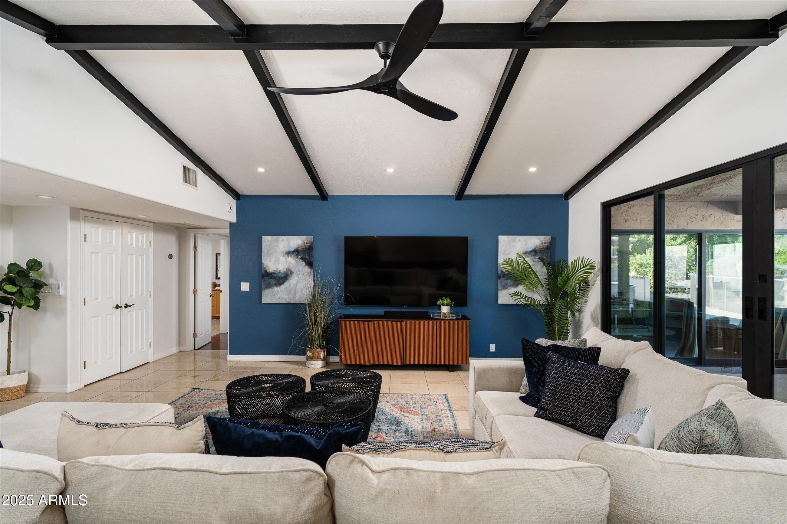 7032 E DREYFUS Avenue