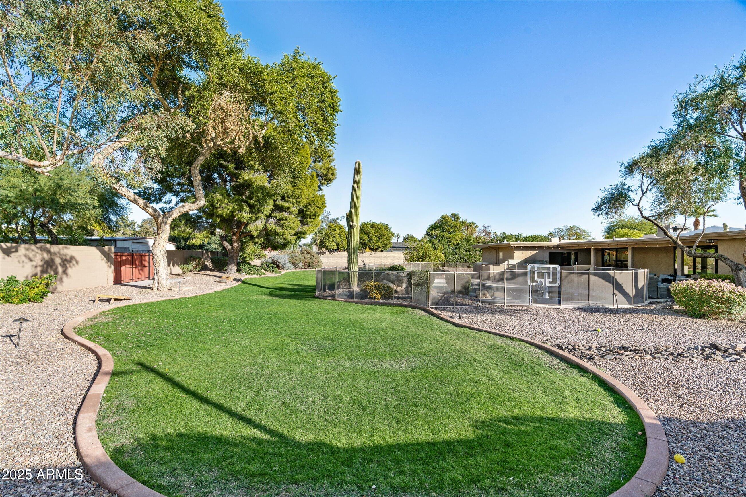 7032 E DREYFUS Avenue