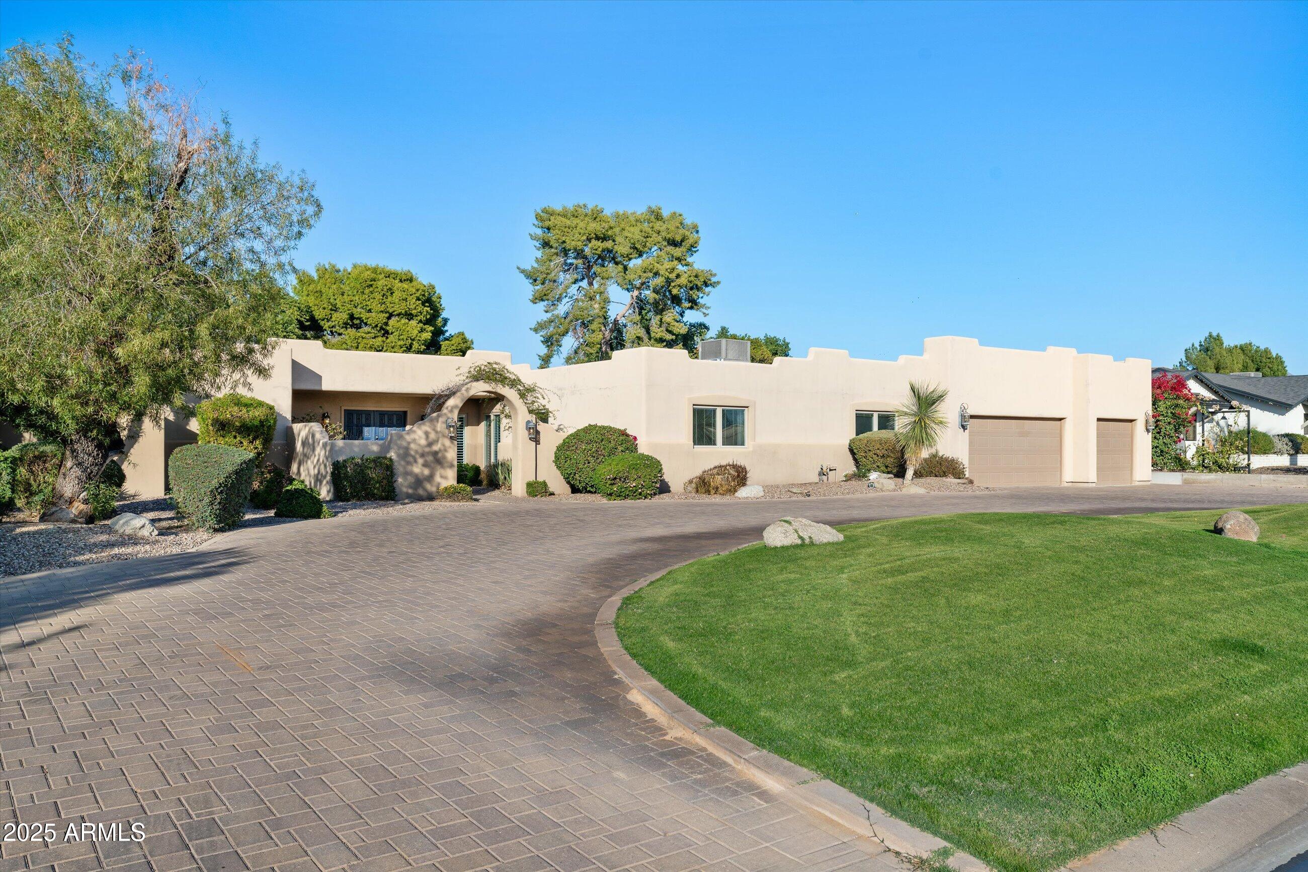 7032 E DREYFUS Avenue