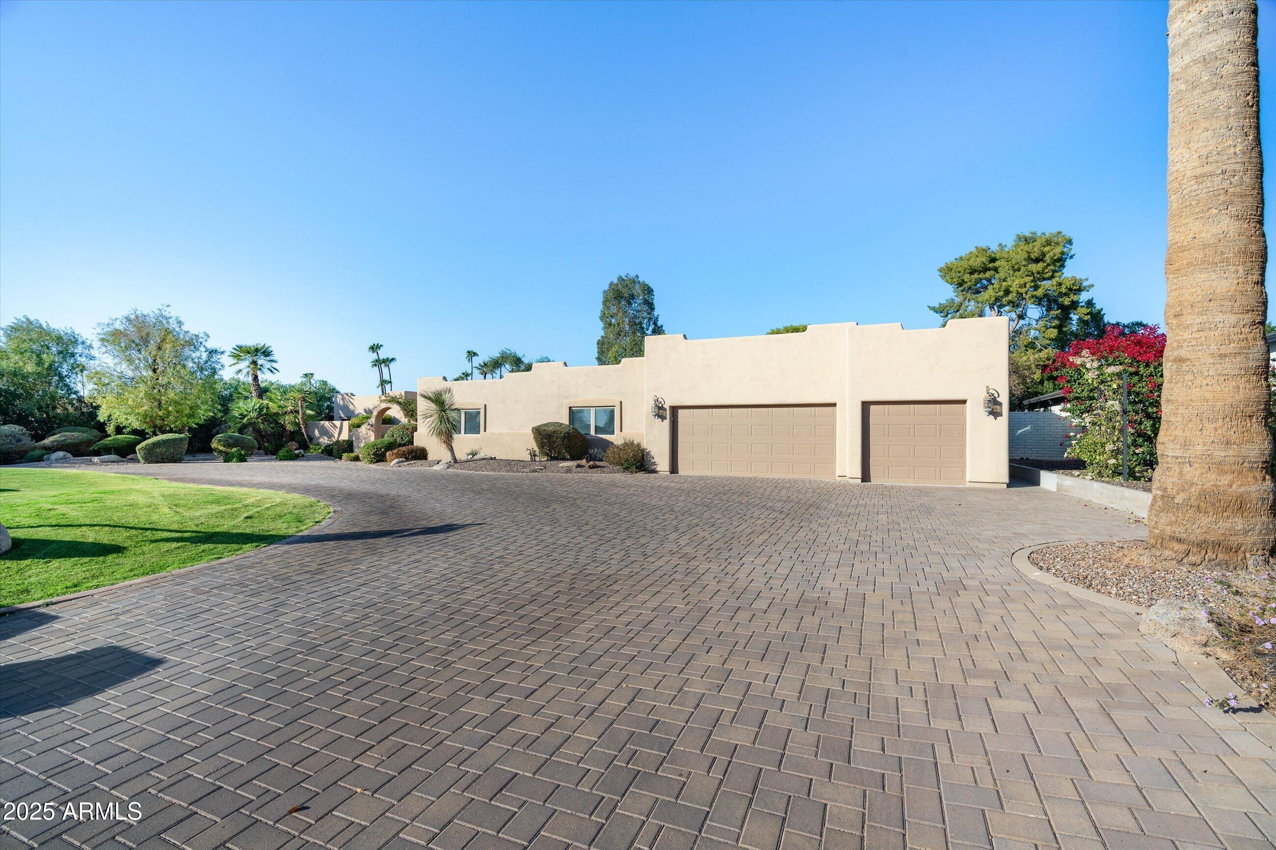 7032 E DREYFUS Avenue