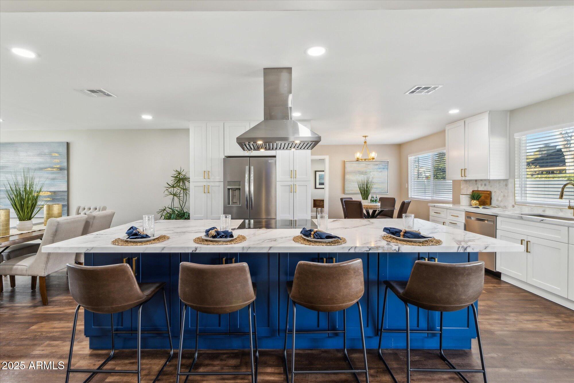 4726 E GRANDVIEW Road