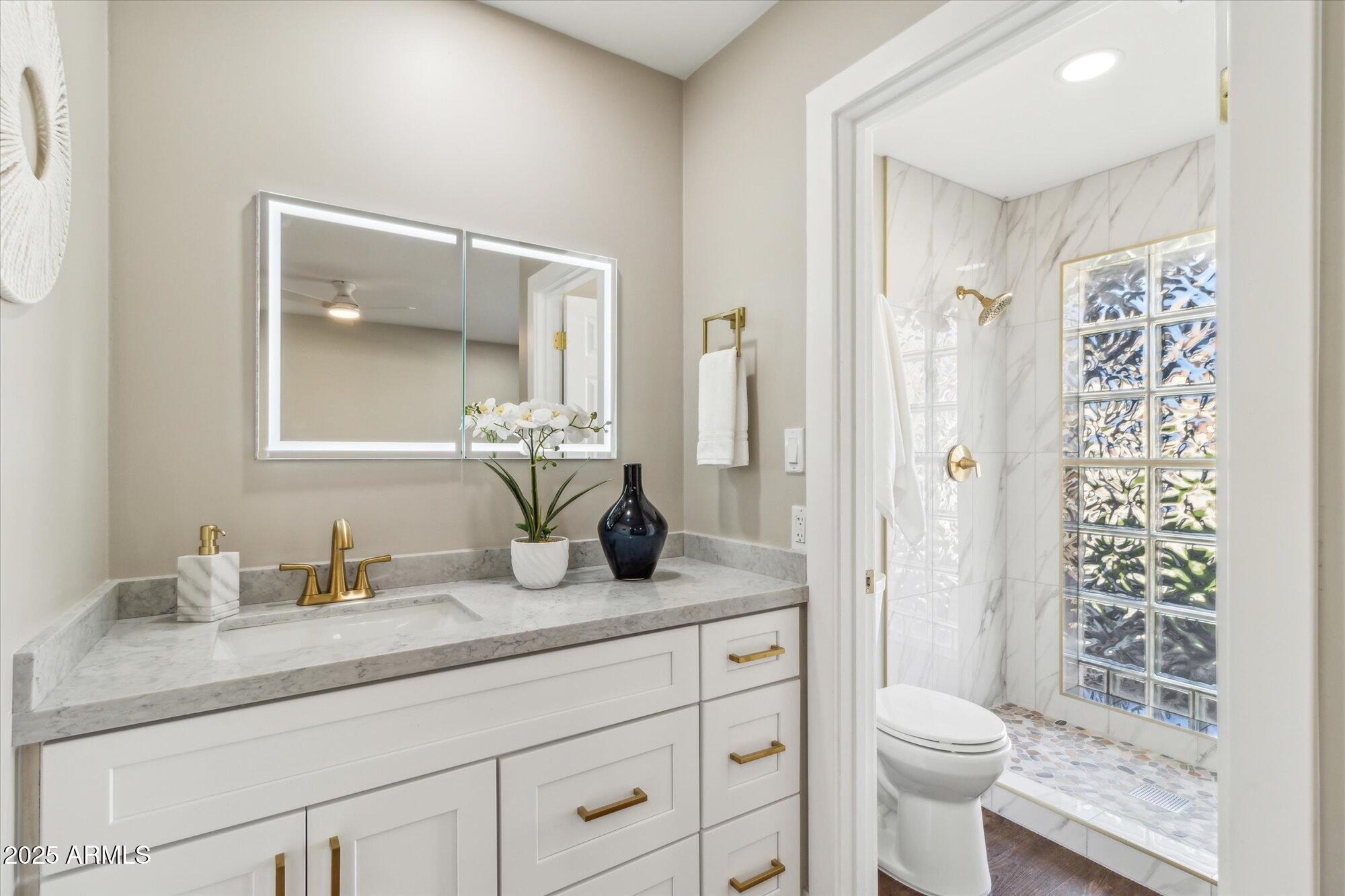 4726 E GRANDVIEW Road