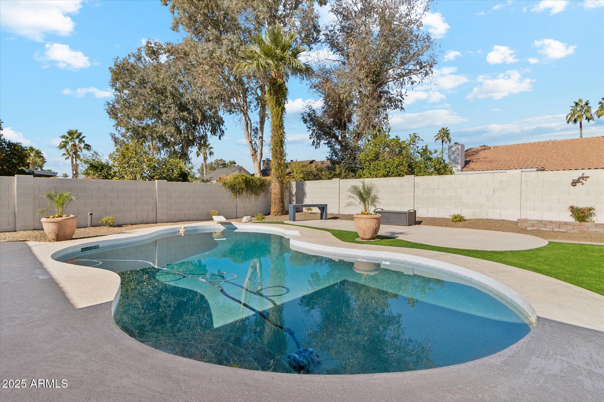 4726 E GRANDVIEW Road