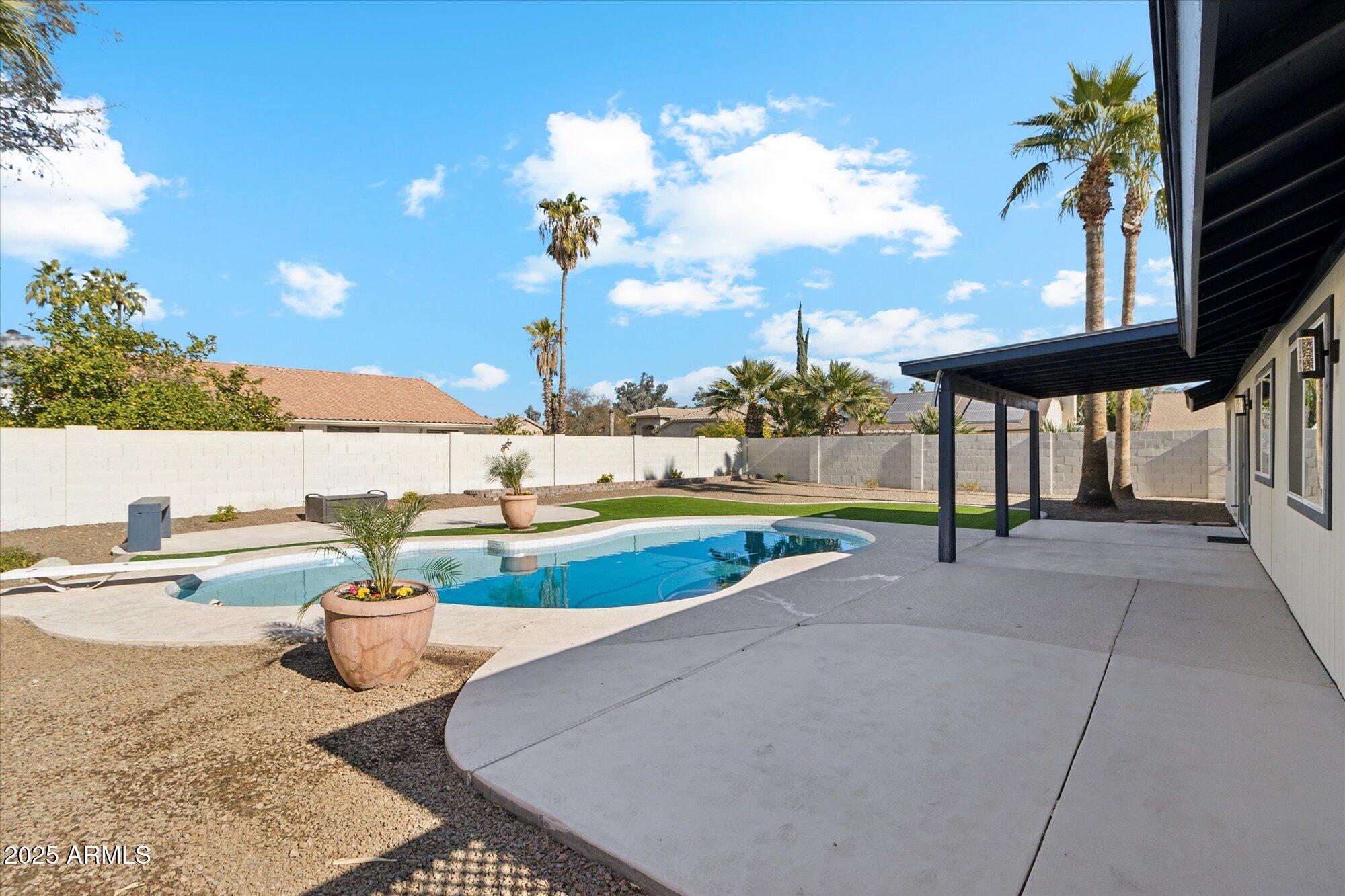 4726 E GRANDVIEW Road